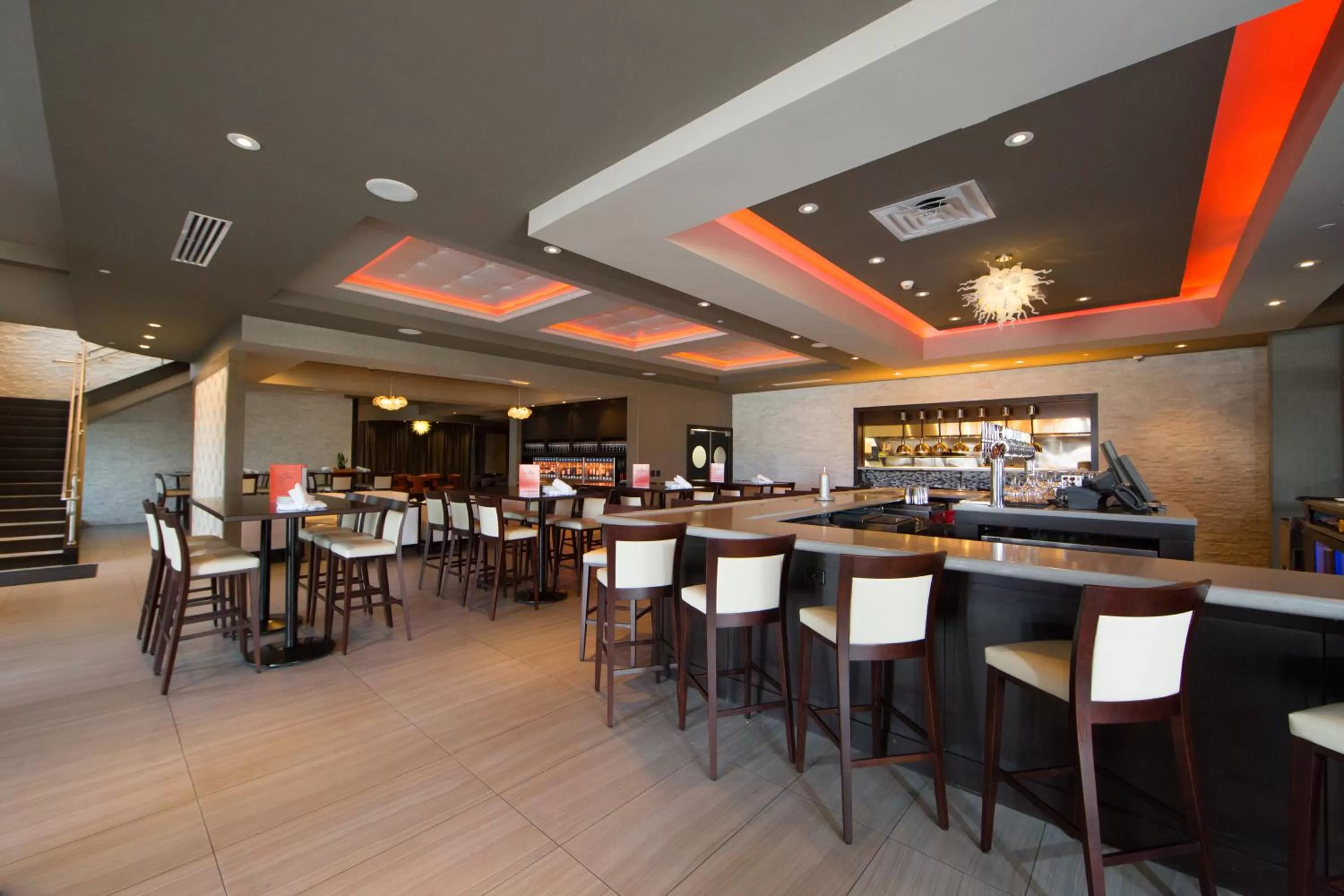 Restaurant/places to eat in Holiday Inn Hotel & Suites Davenport by IHG