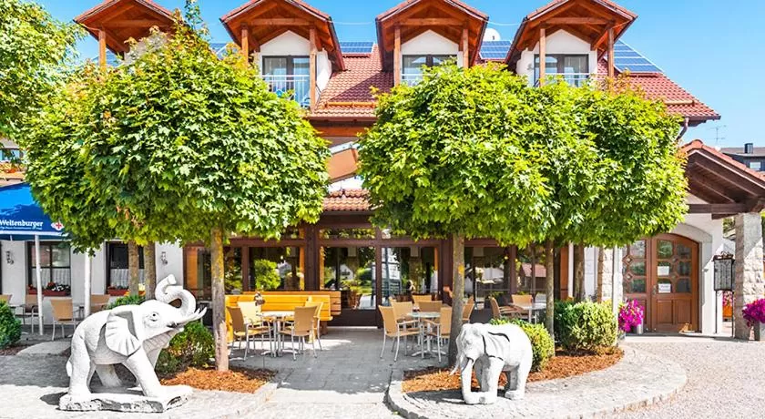 Facade/entrance in Landhotel Mappacher Hof