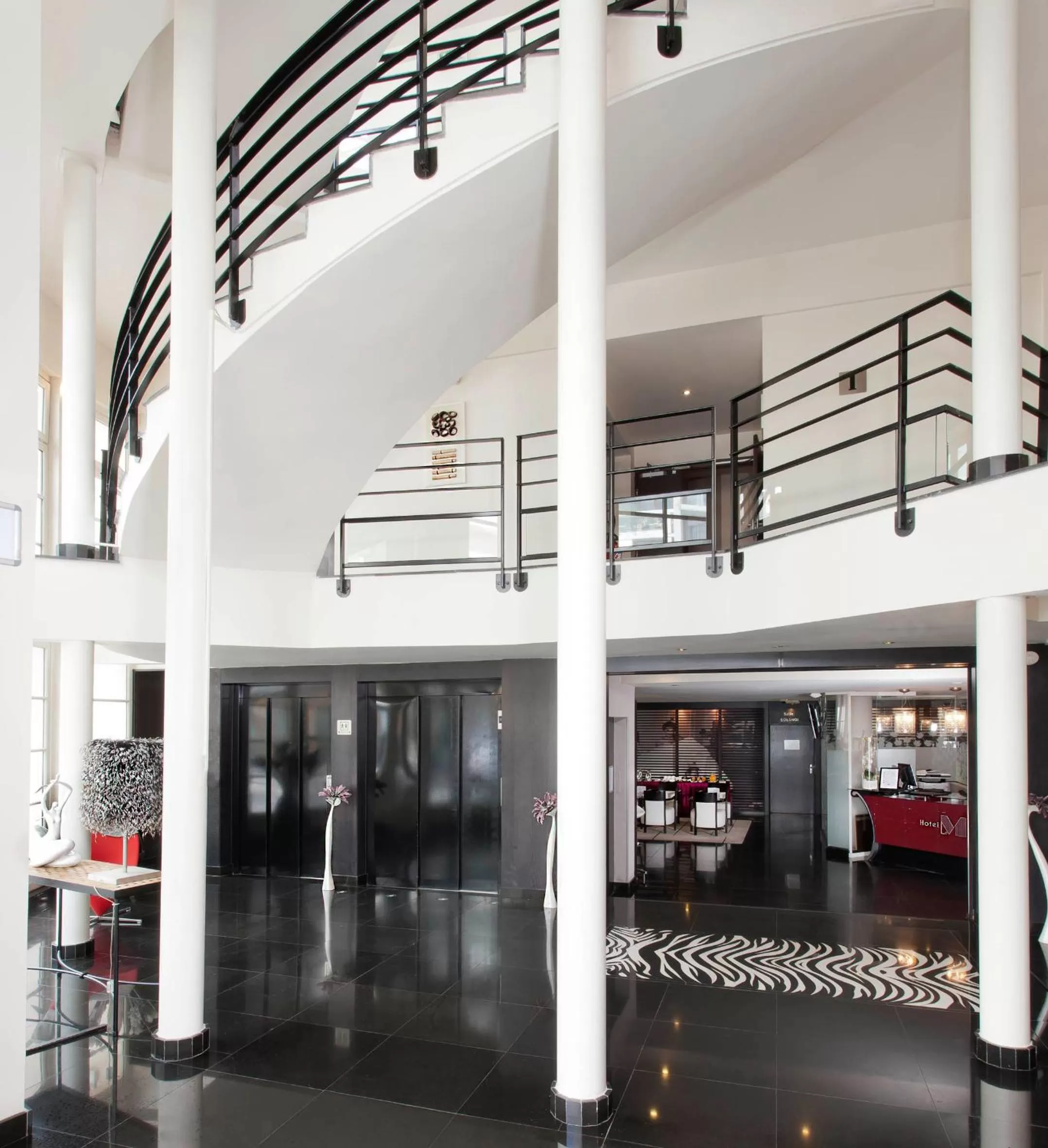 Lobby or reception in Hôtel Le M