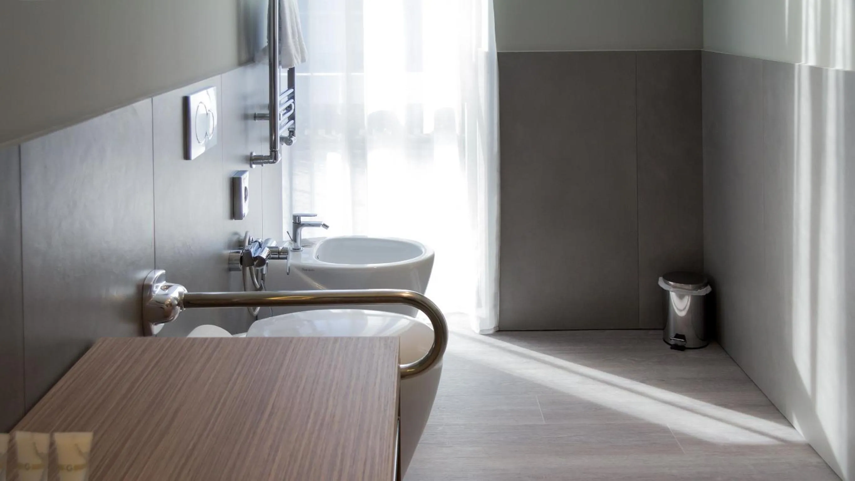 Toilet in G Hotel Pescara