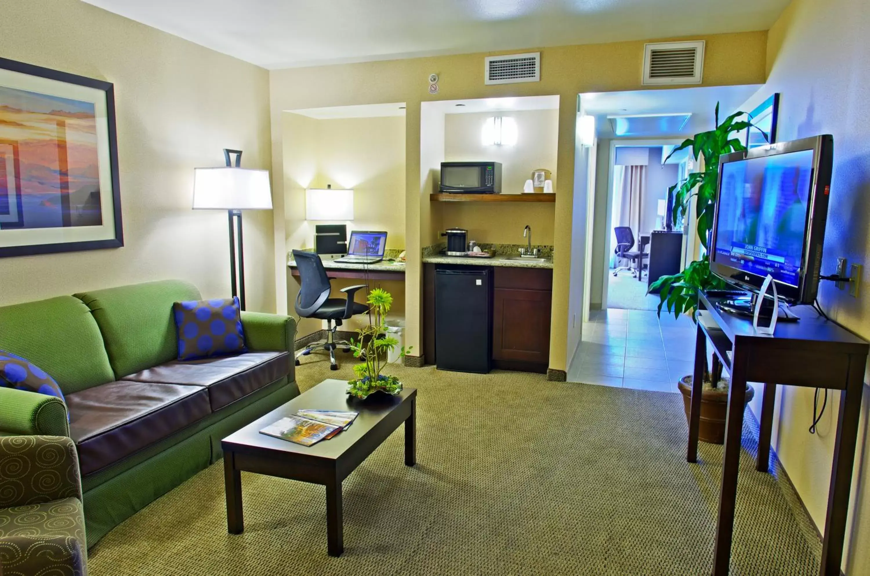 Queen Suite with Two Queen Beds in Holiday Inn Phoenix Airport, an IHG Hotel Queen Suite with Two Queen Beds in Holiday Inn Phoenix Airport, an IHG Hotel
