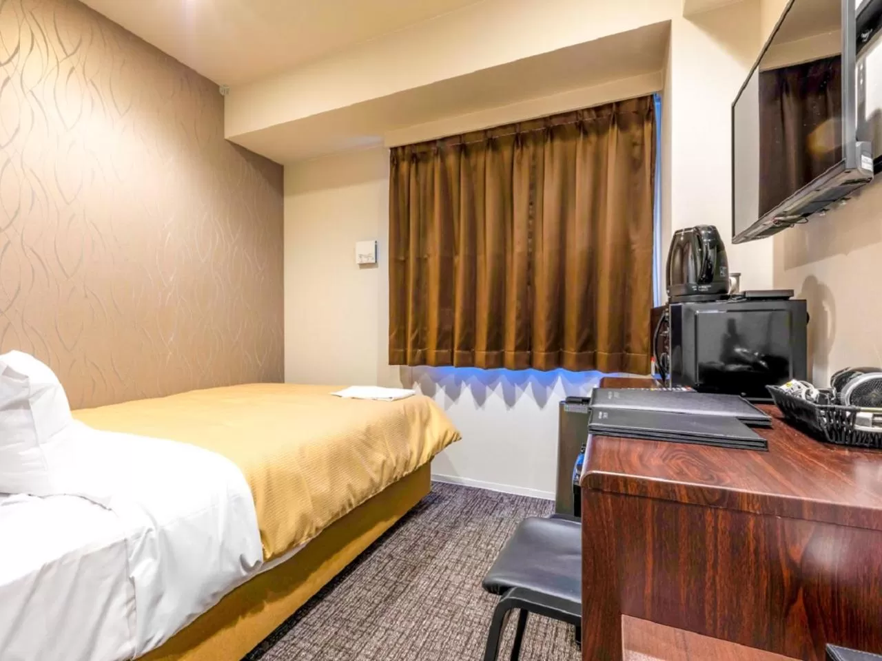 Bed in HOTEL LiVEMAX Okazaki