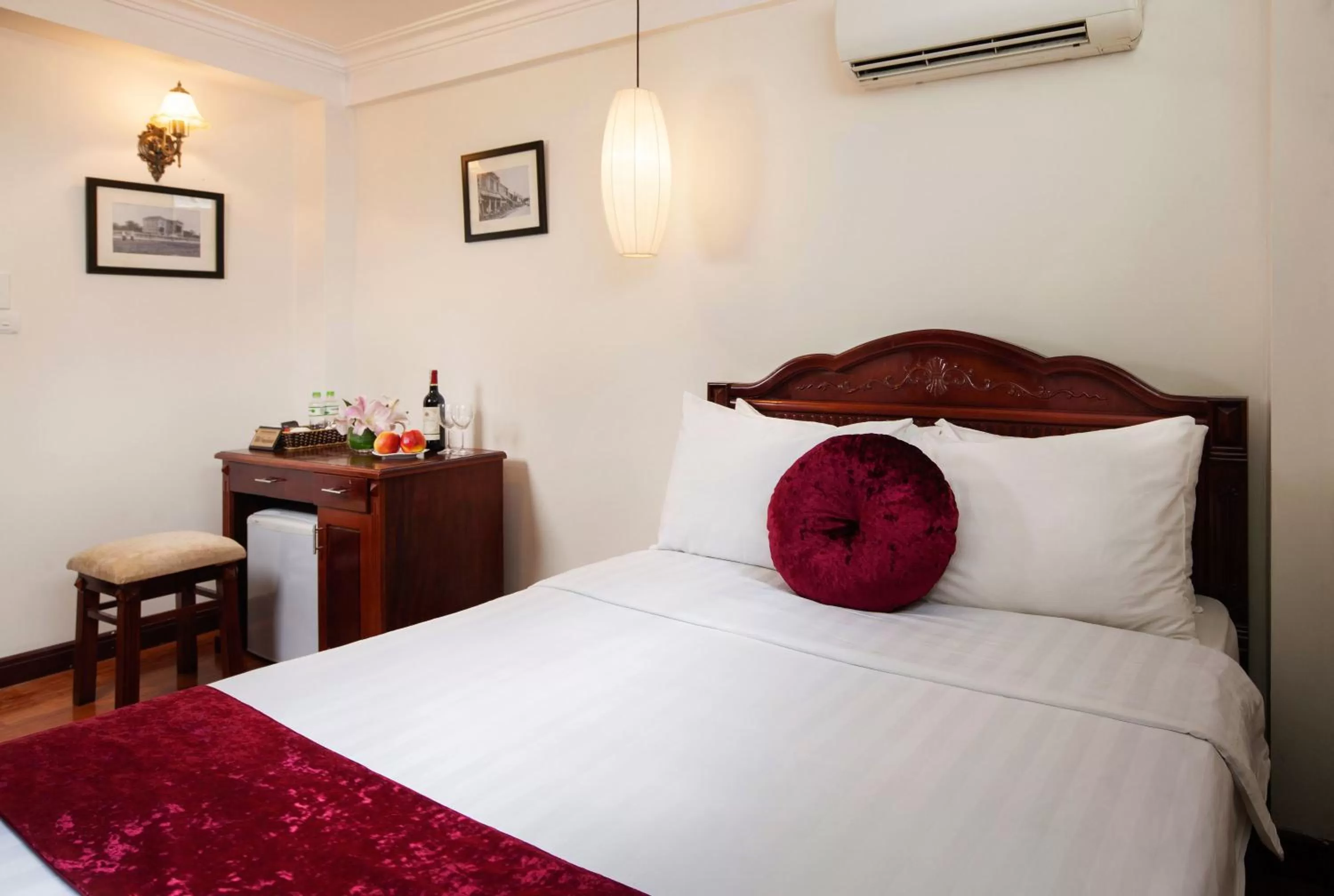 Photo of the whole room, Bed in Hanoi Golden Moon Hotel & Travel