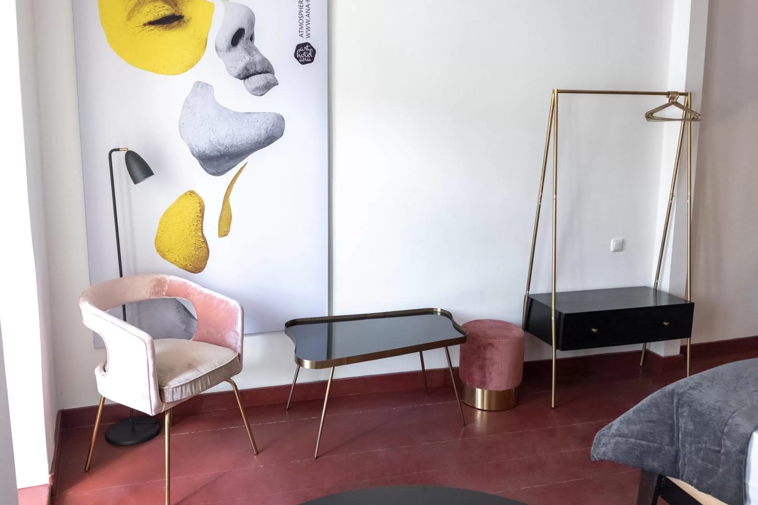 Seating area in ANA Living Augsburg City Center by Arthotel ANA - Self-Service-Hotel