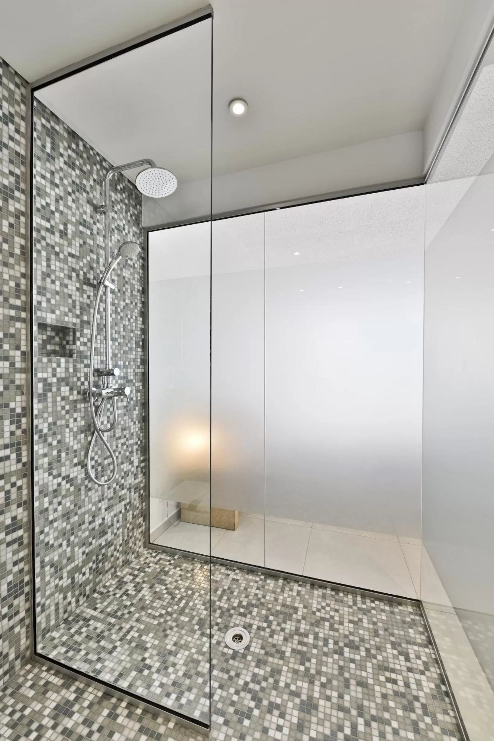 Bathroom in Napa Mermaid Hotel & Suites