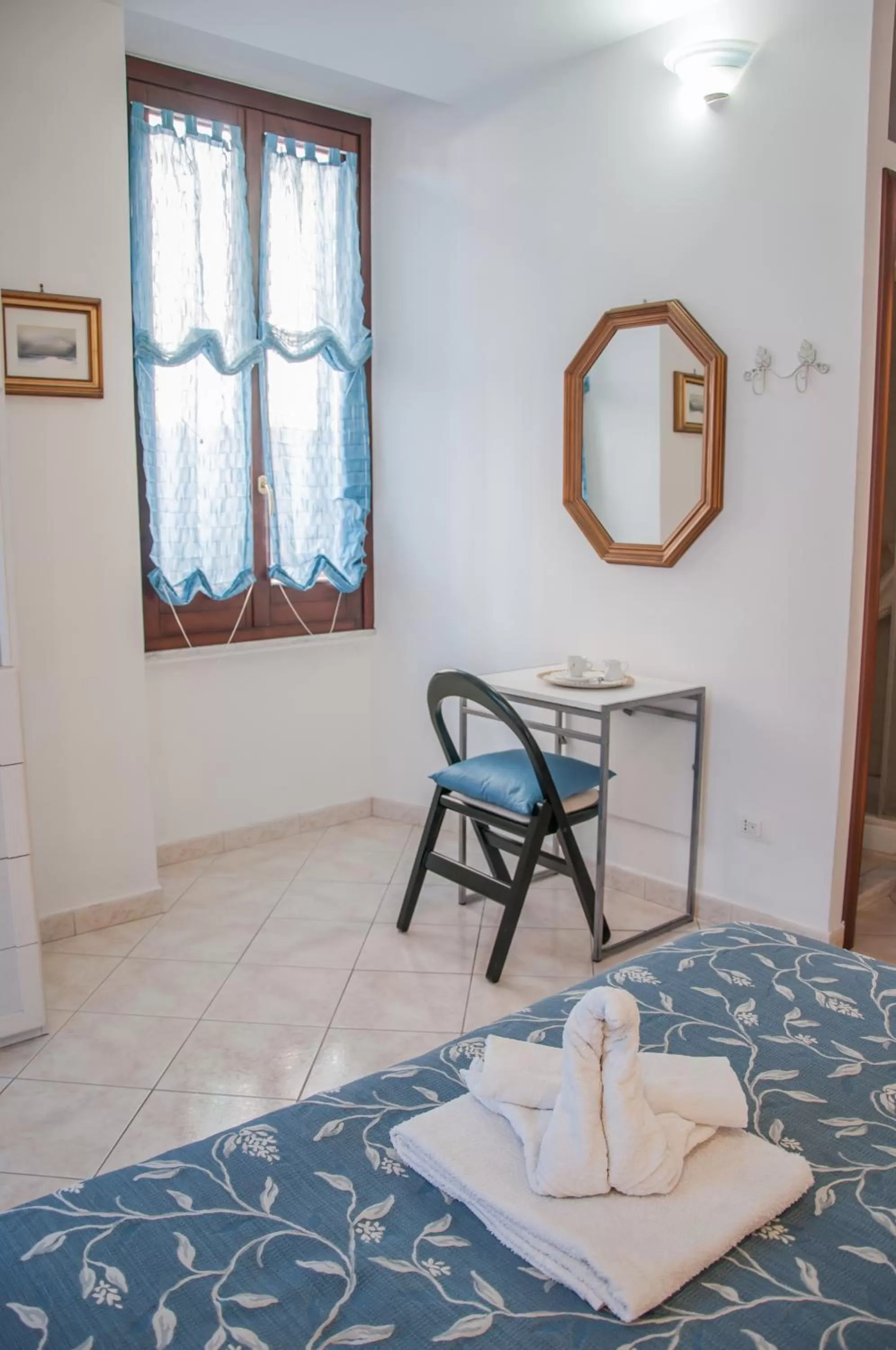 Bed in Bed & Breakfast ALLA LOGGETTA