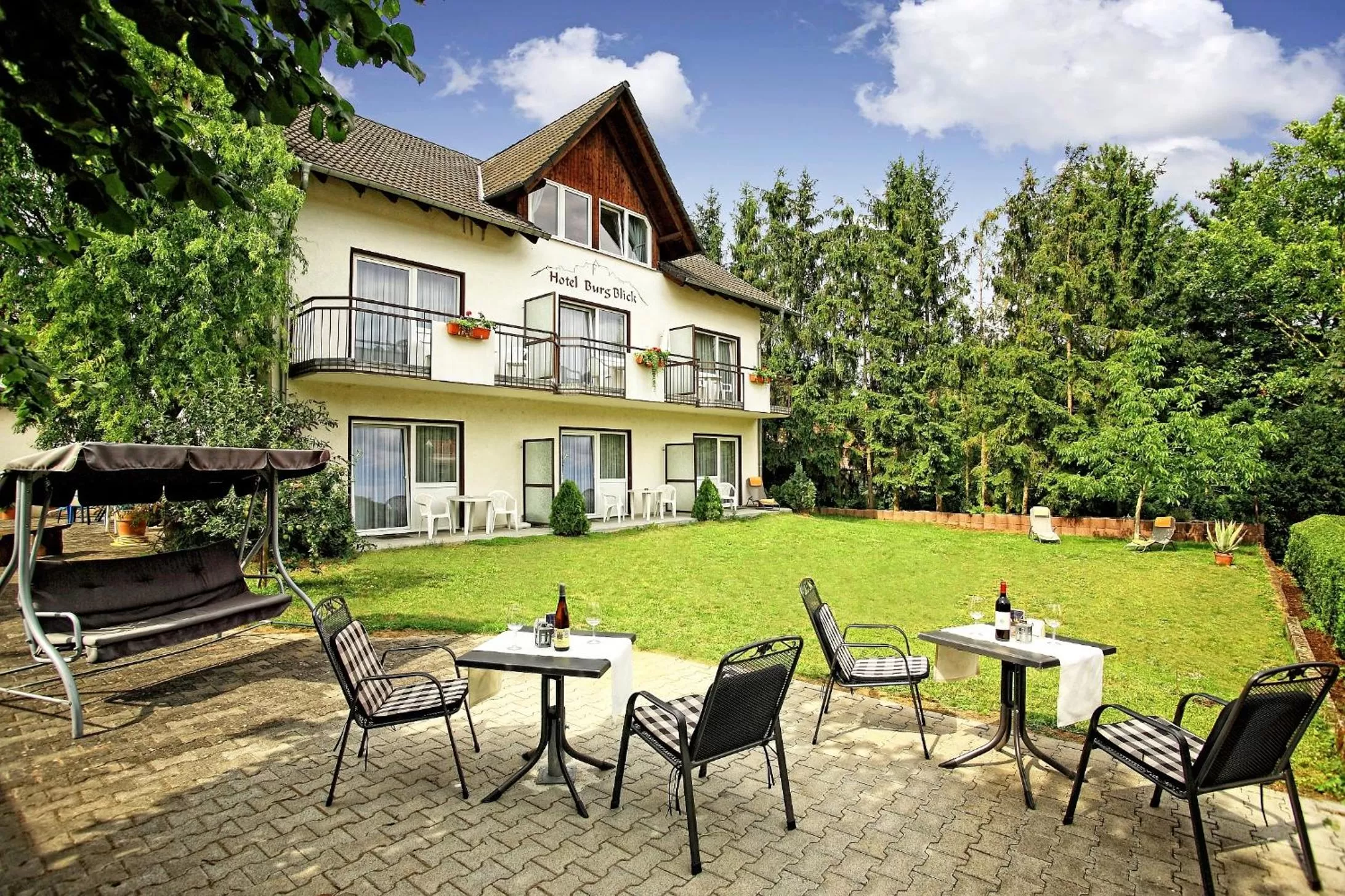 Garden in Land-gut-Hotel BurgBlick