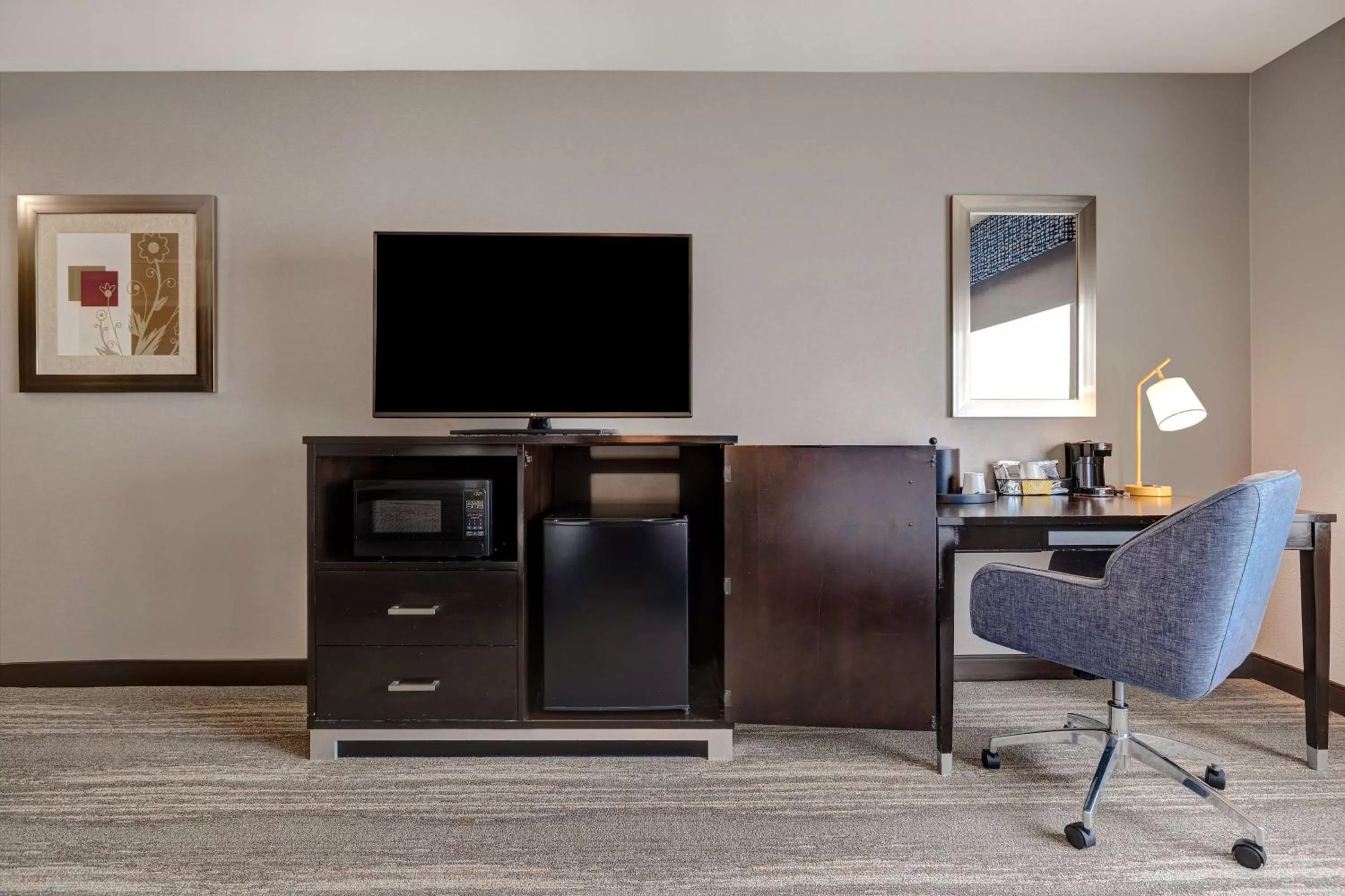 Bedroom in Hampton Inn & Suites Seattle/Federal Way