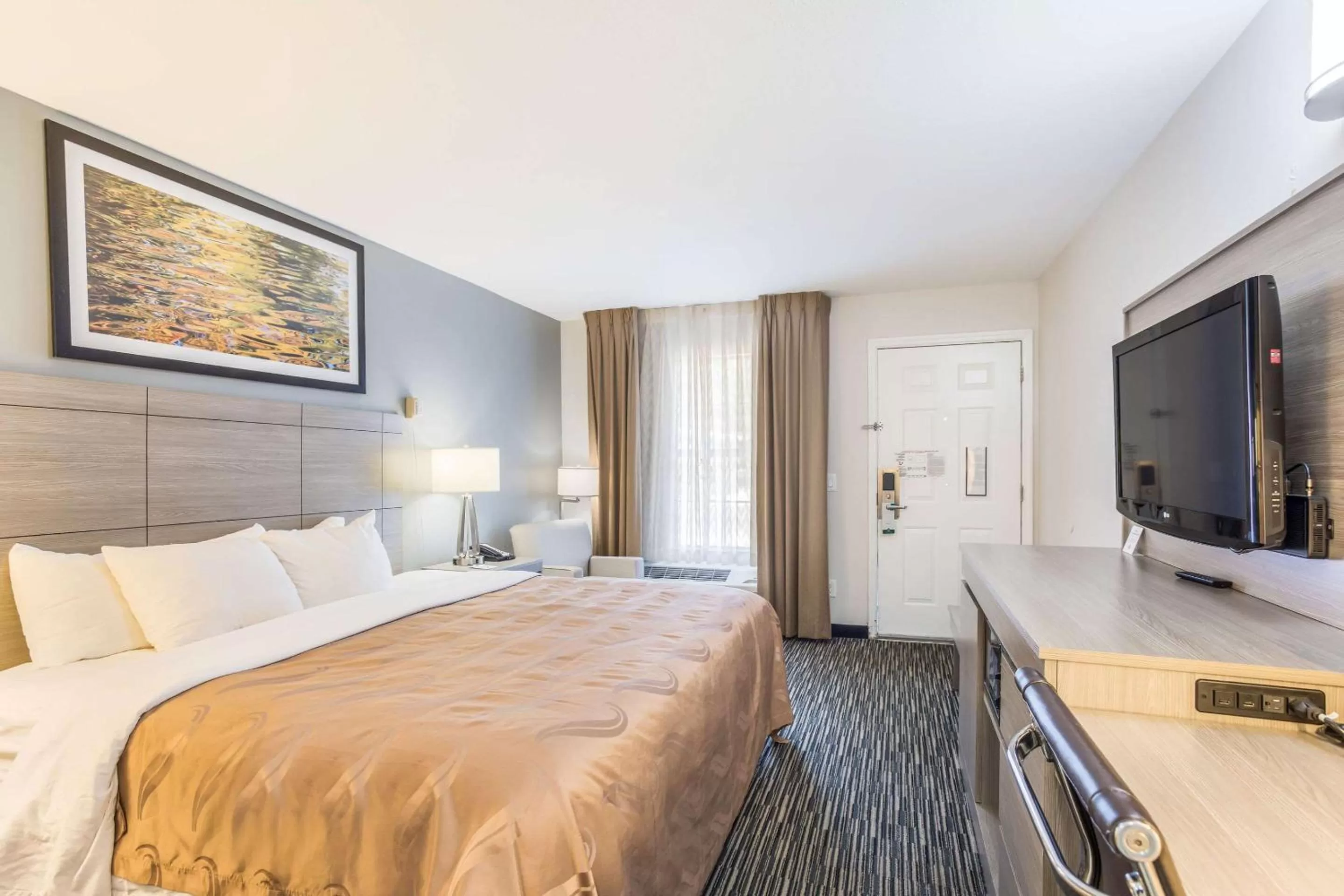 Bedroom, Bed in Quality Inn Gallatin-Nashville Metro