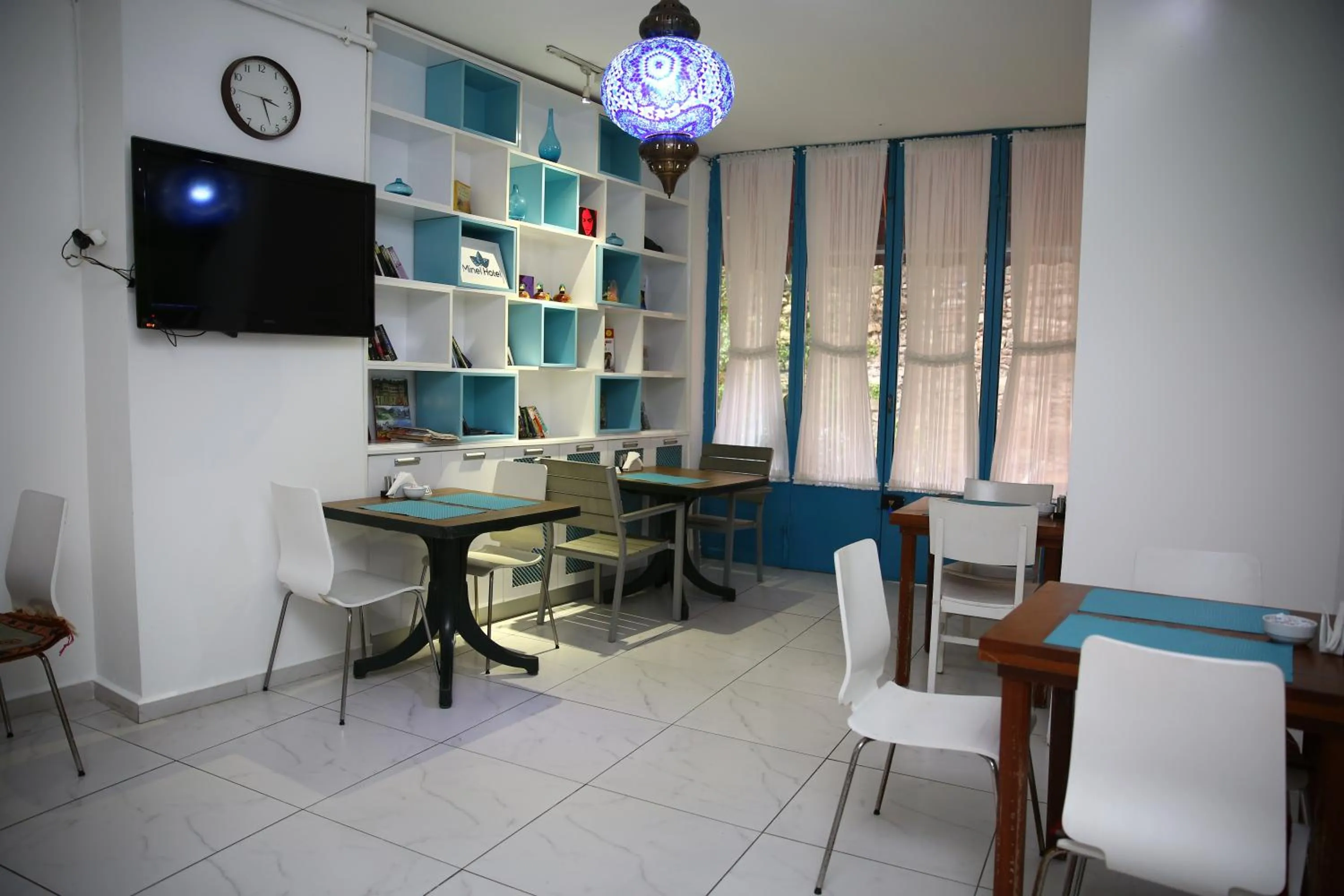 Restaurant/places to eat in Minel Hotel