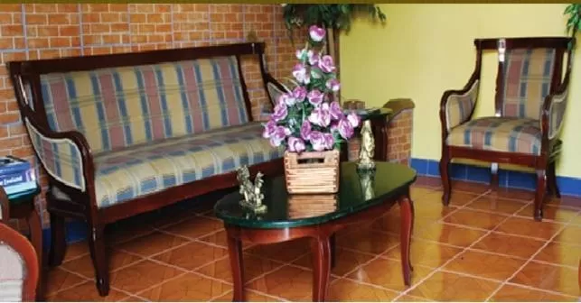 Communal lounge/ TV room, Seating Area in Hostal Suites Madrid