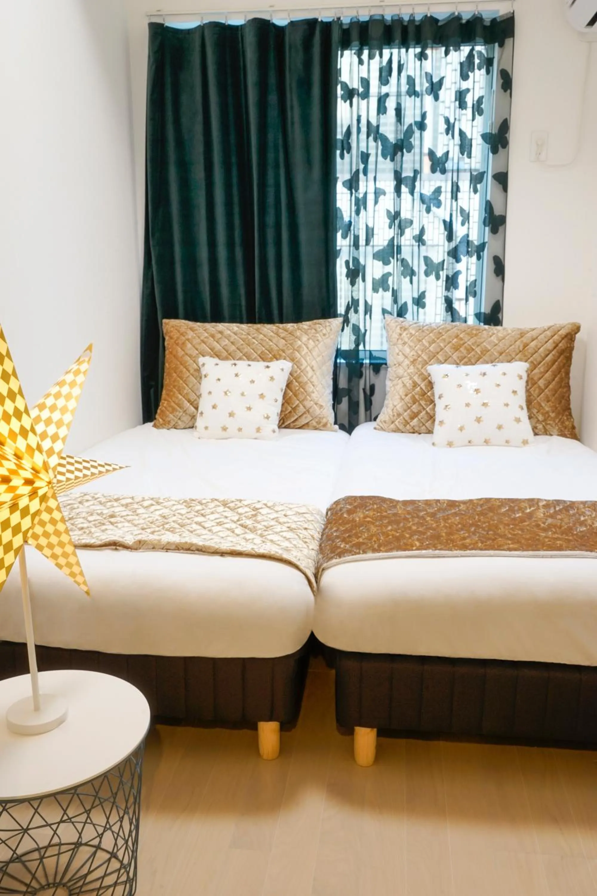 Bedroom, Bed in Blue Empire Hotel