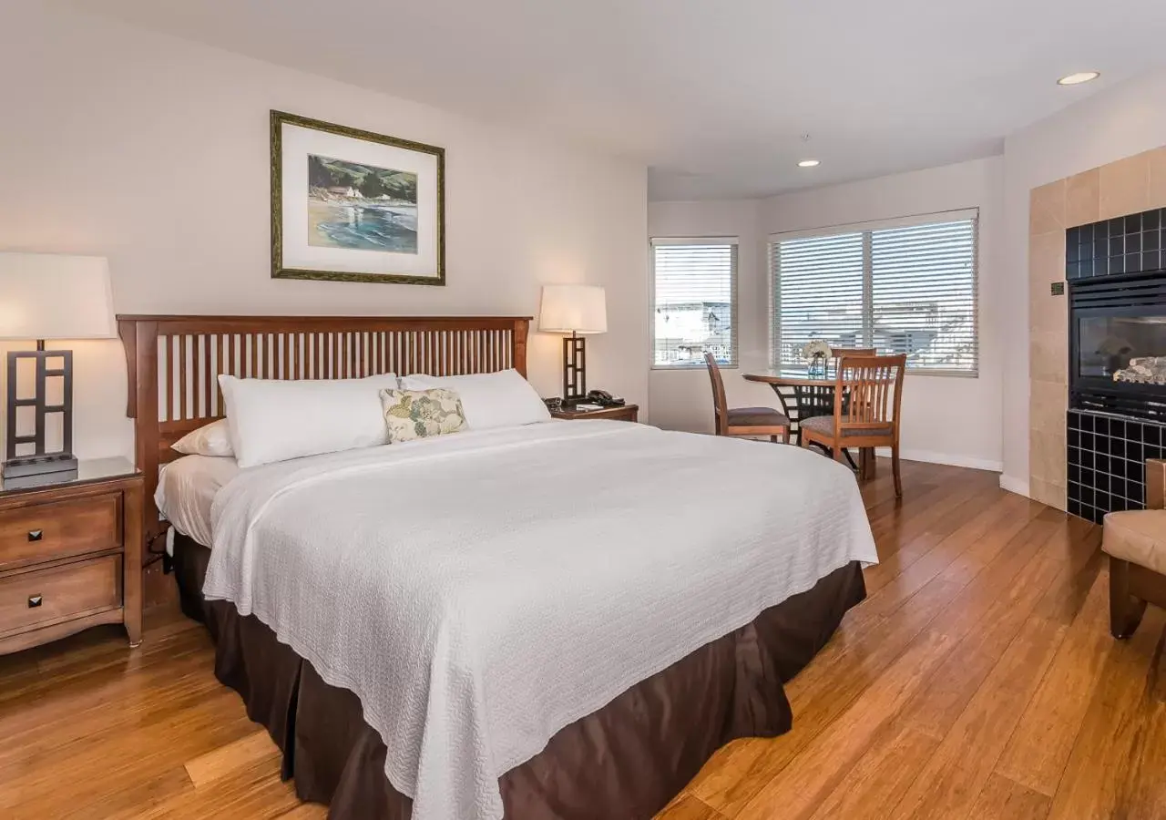 Deluxe King Room in Little Sur Inn Deluxe King Room in Little Sur Inn