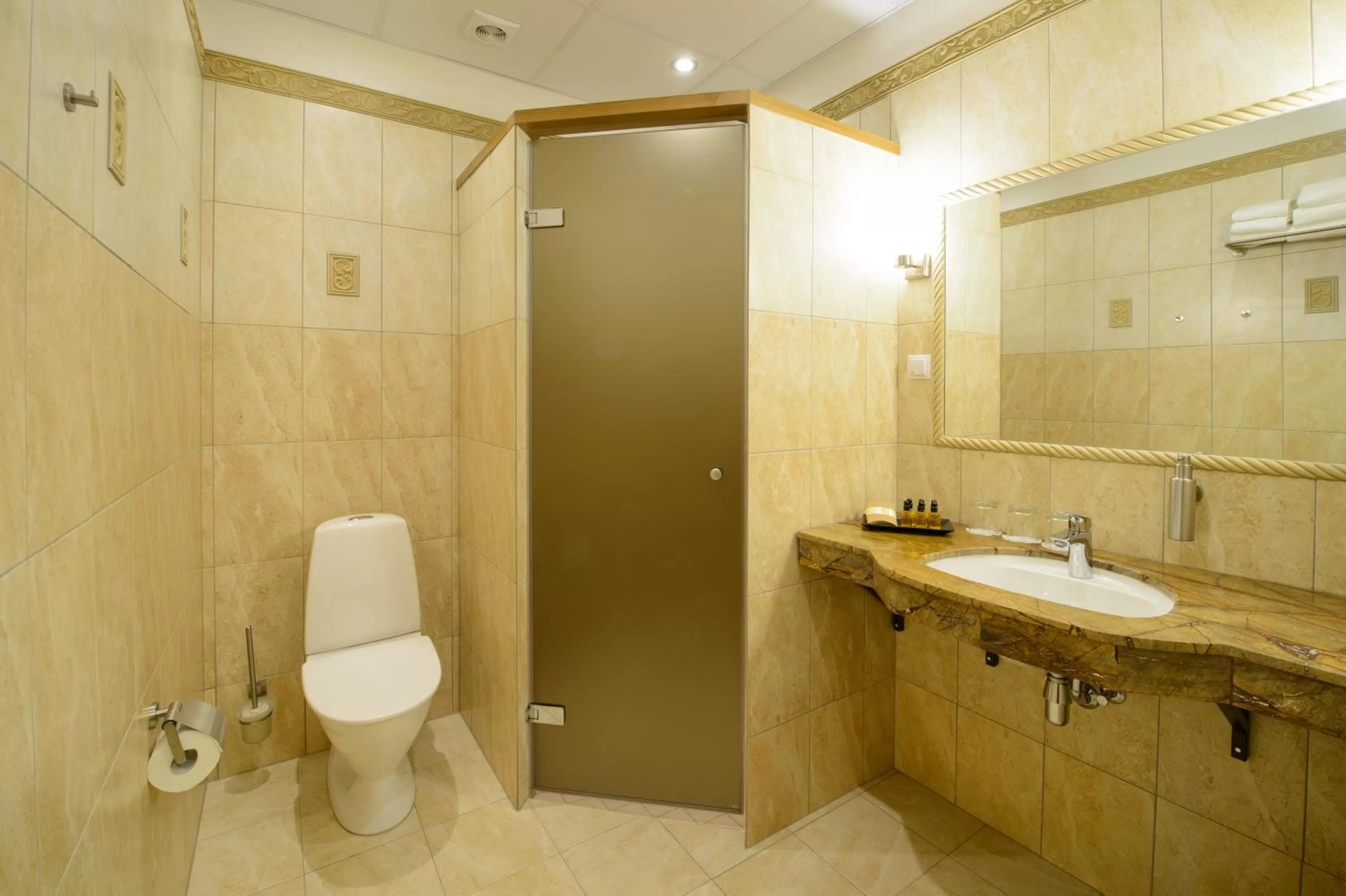 Bathroom in Georgi Hotell