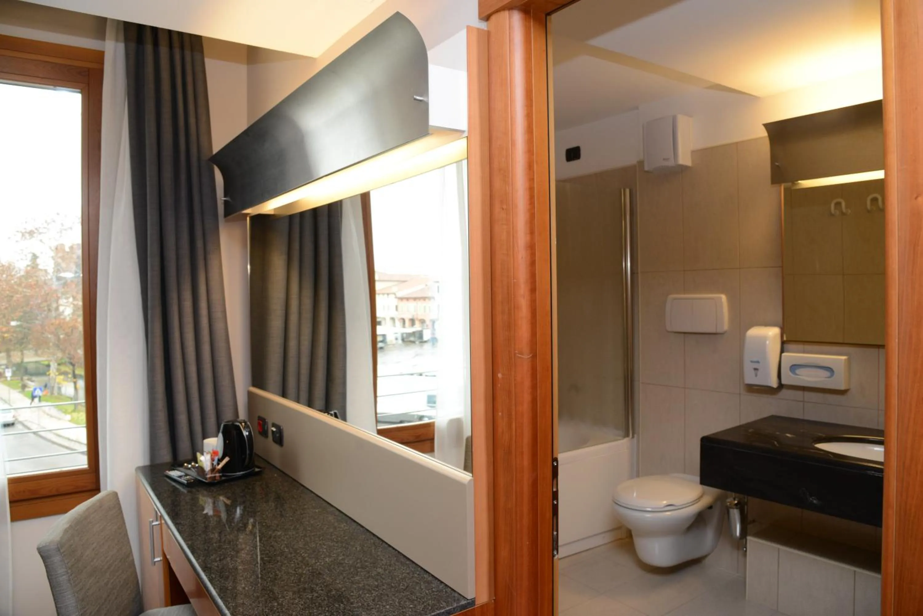 Bathroom in Albergo Roma, BW Signature Collection