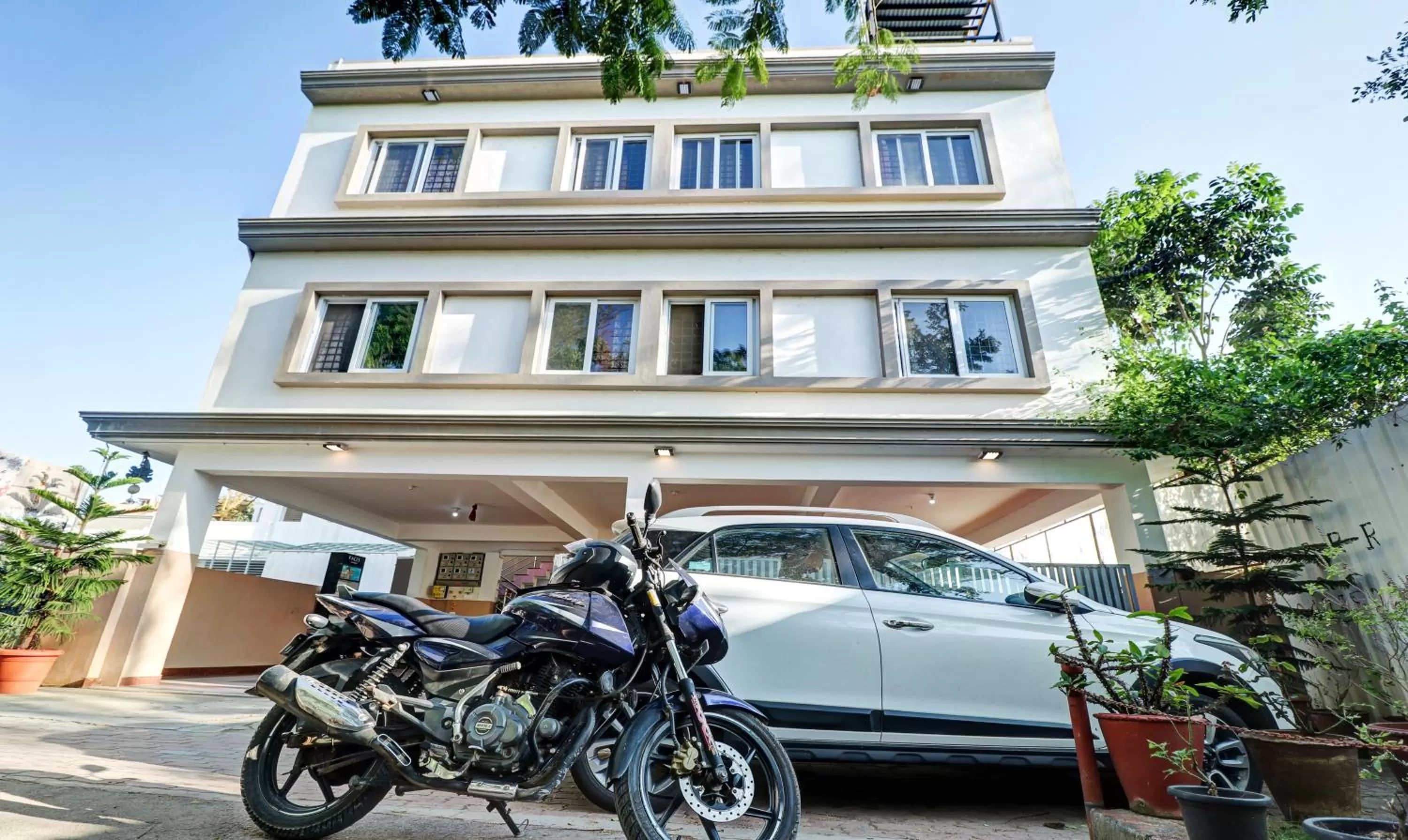 Property Building in Itsy By Treebo - Colors Stay