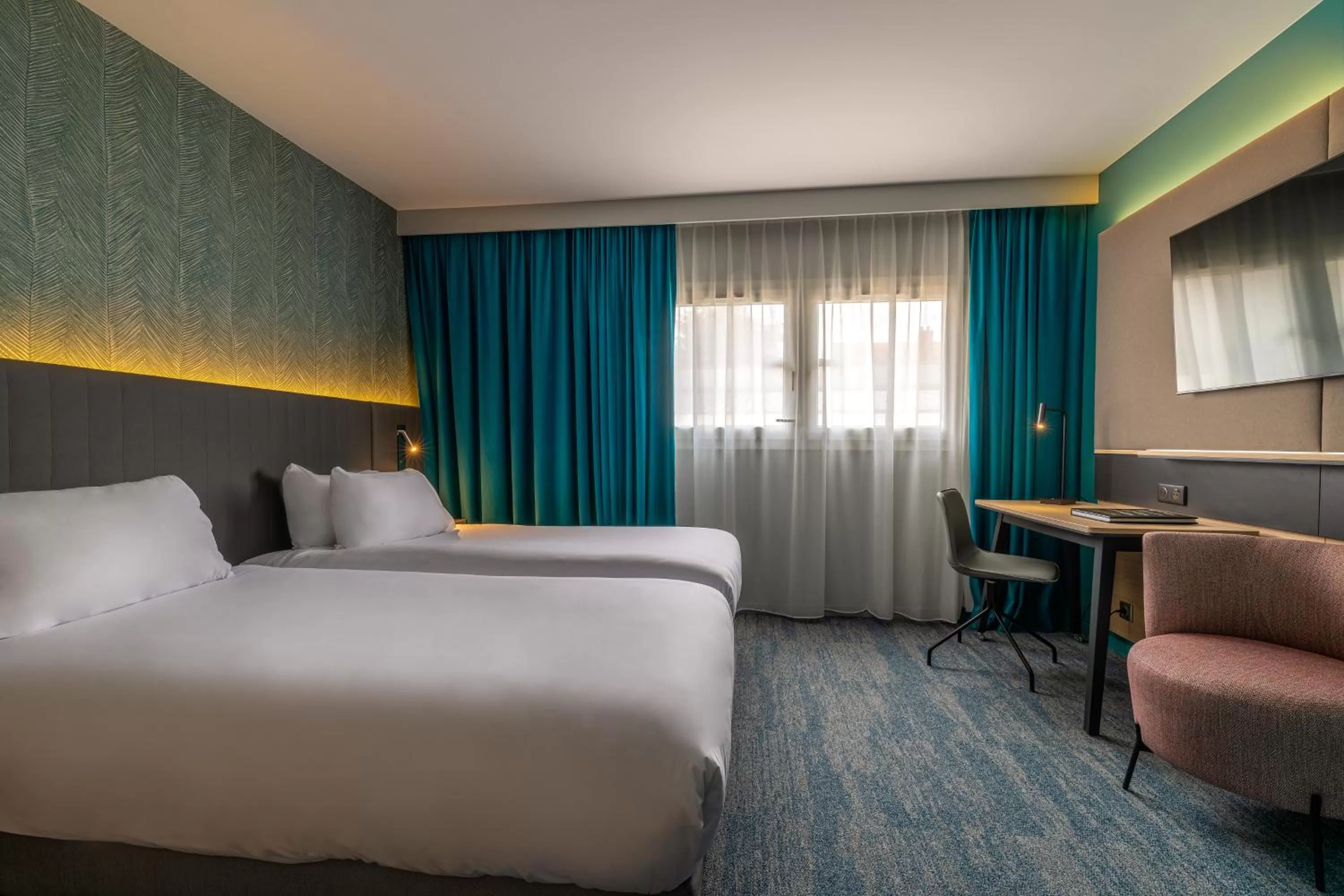 Photo of the whole room, Bed in Holiday Inn Reims Centre by IHG