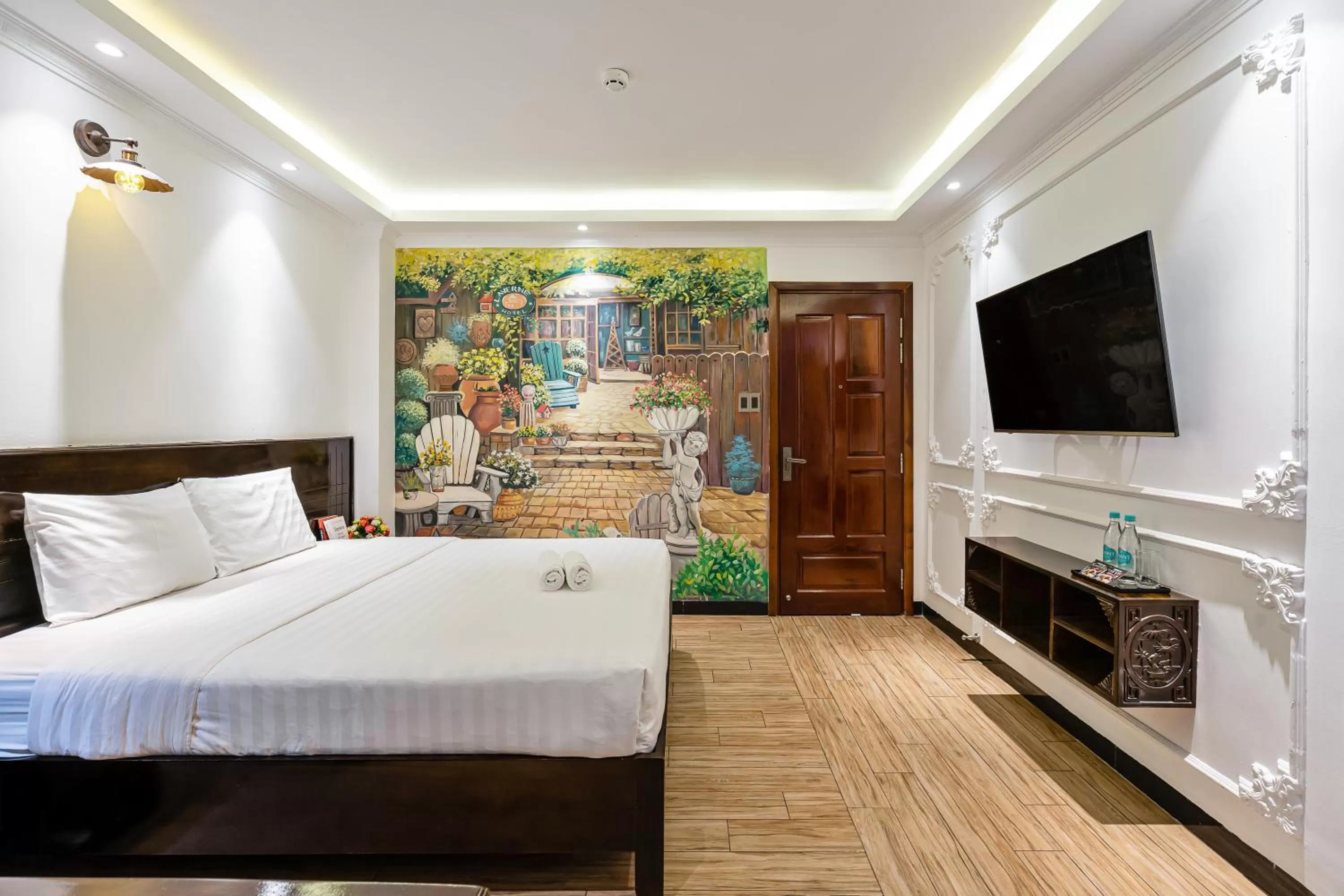 Photo of the whole room, Bed in Lotus Laverne Hotel