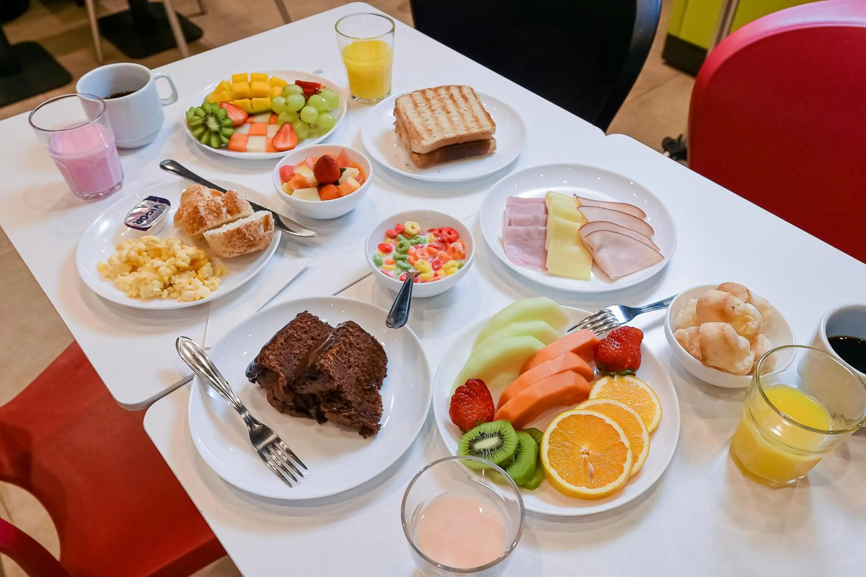 Restaurant/places to eat in ibis budget Santos Gonzaga