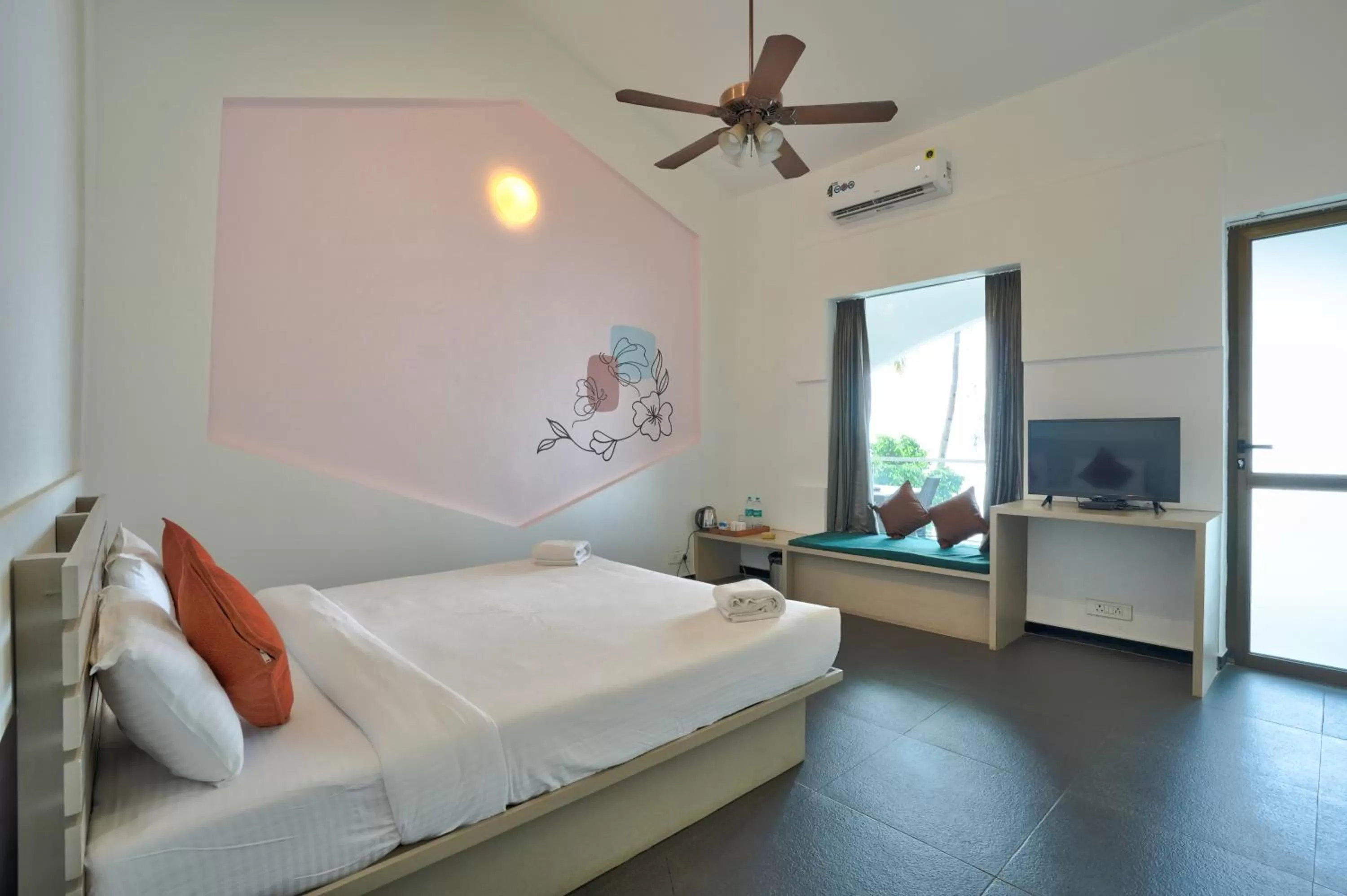 Photo of the whole room, Bed in Blu Missel By The River