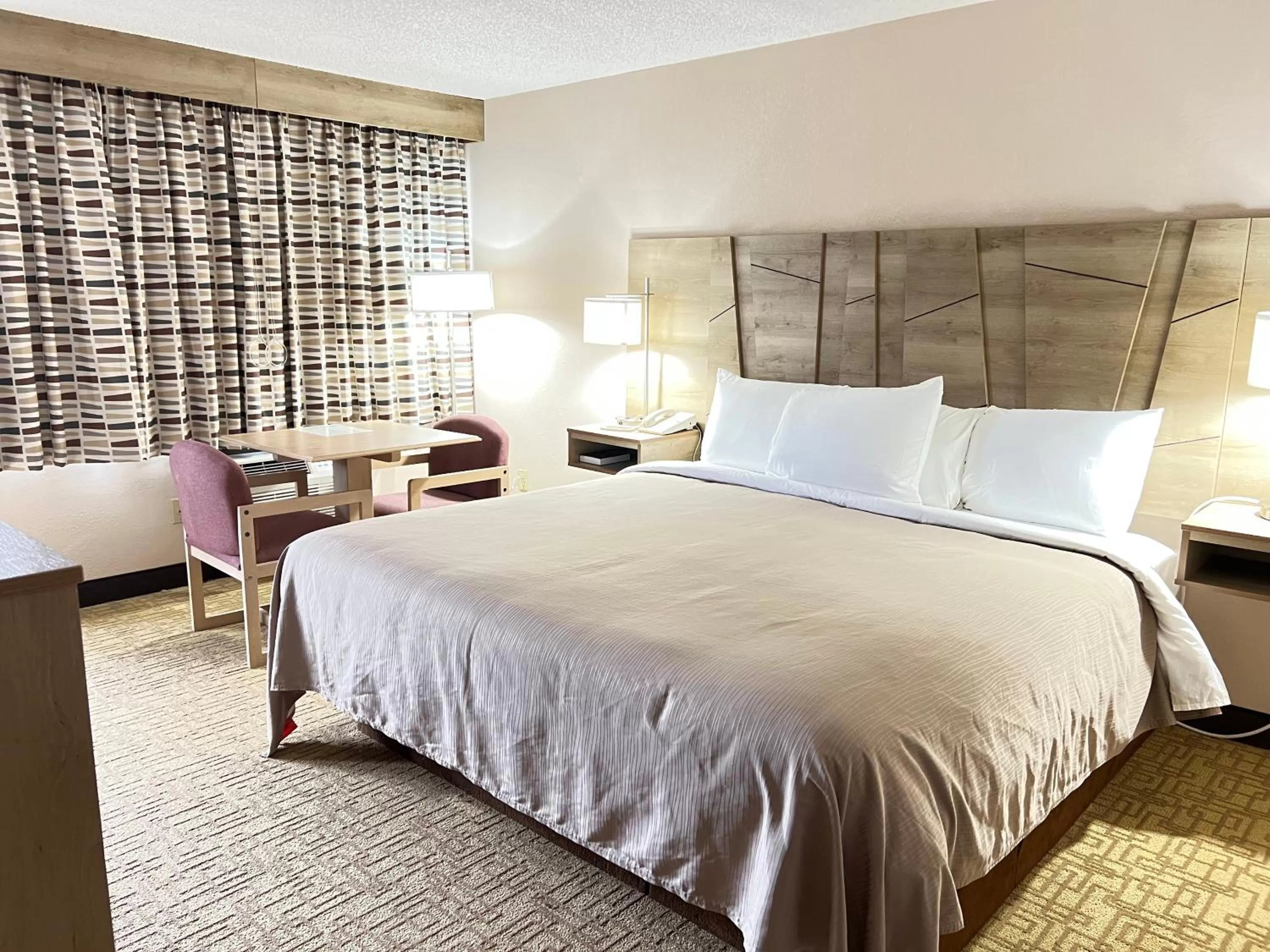 Bed in Viking Arms Inn - Ludington