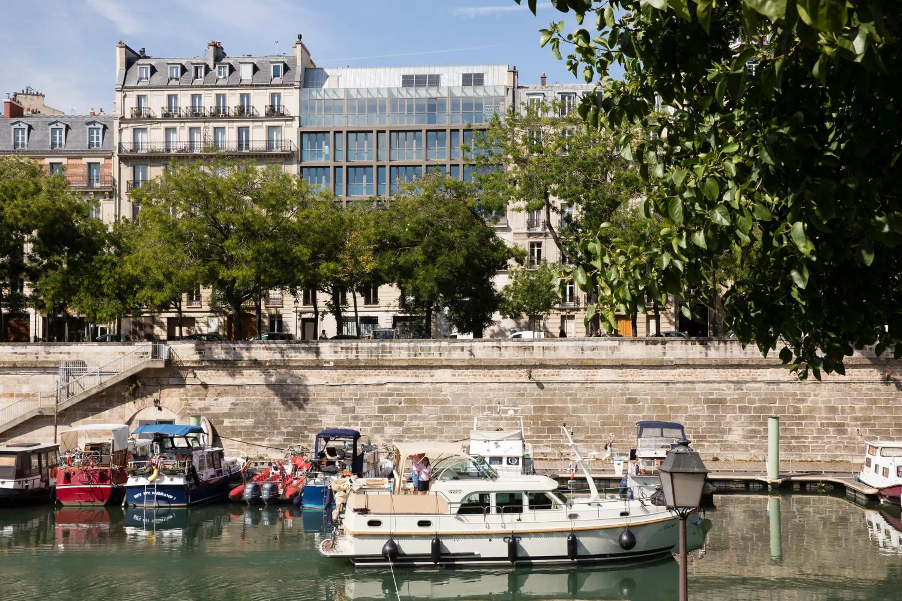 Nearby landmark in Goralska Résidences Paris Bastille