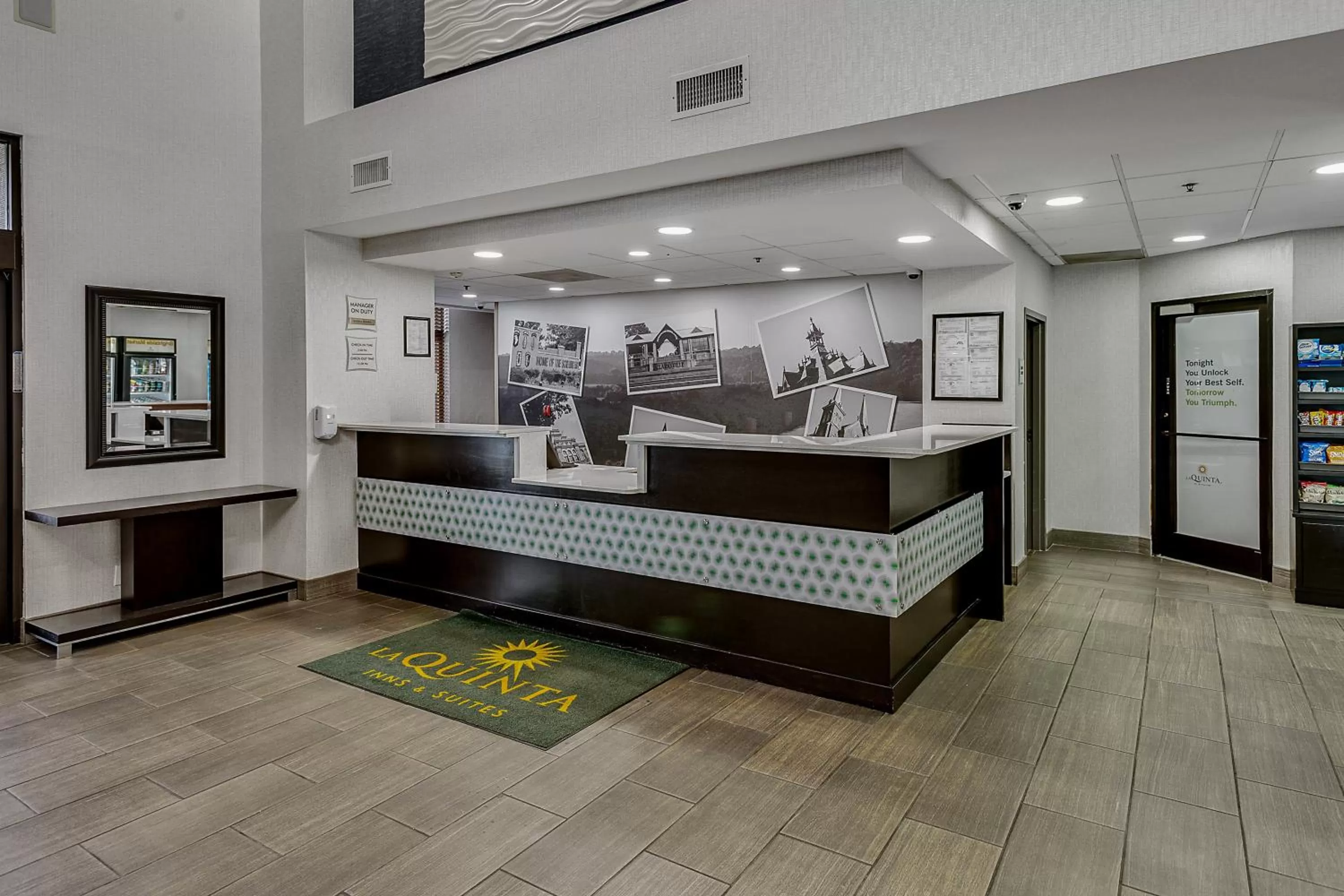 Lobby or reception in La Quinta by Wyndham Clarksville