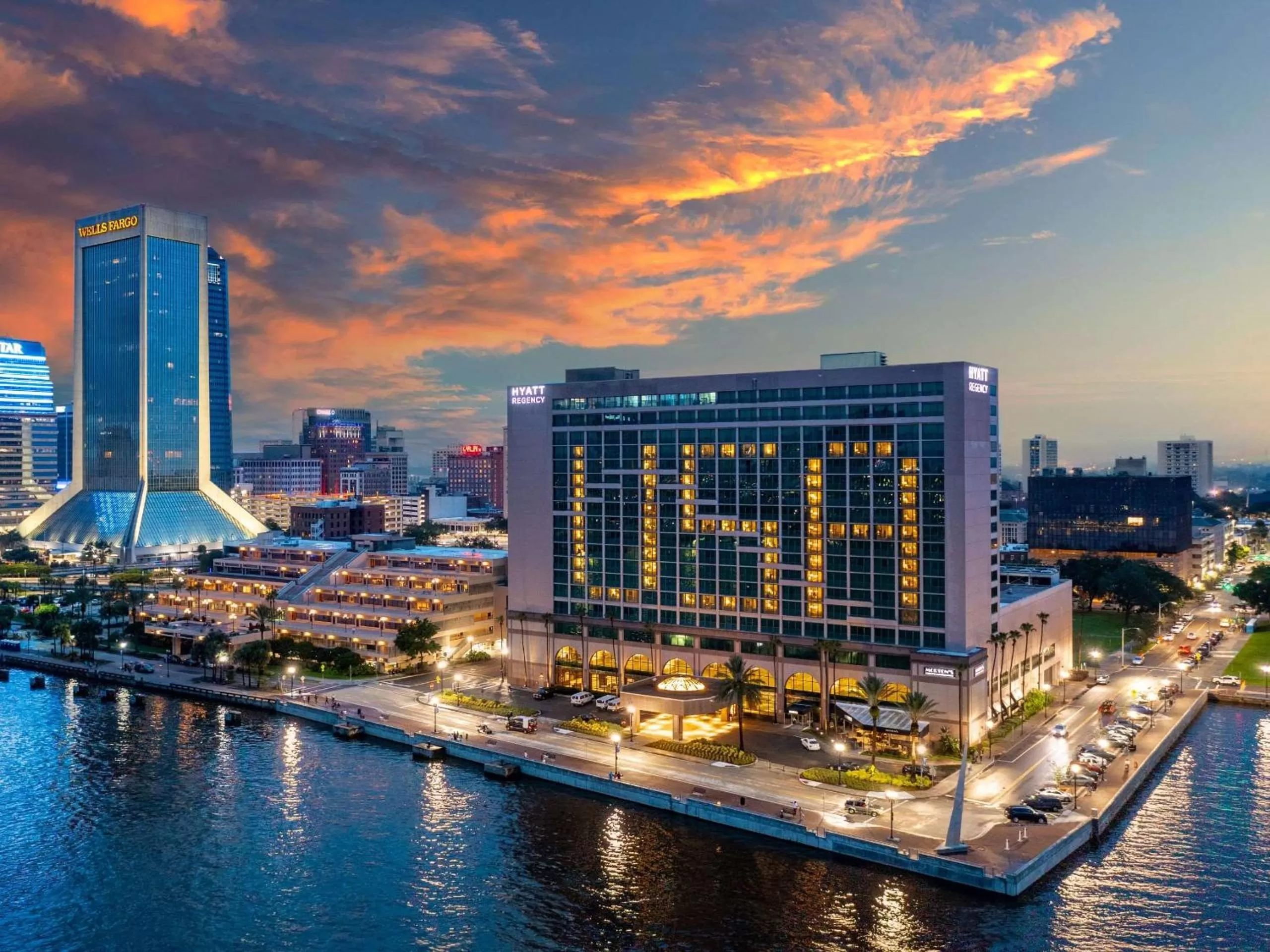 Property building in Hyatt Regency Jacksonville Riverfront