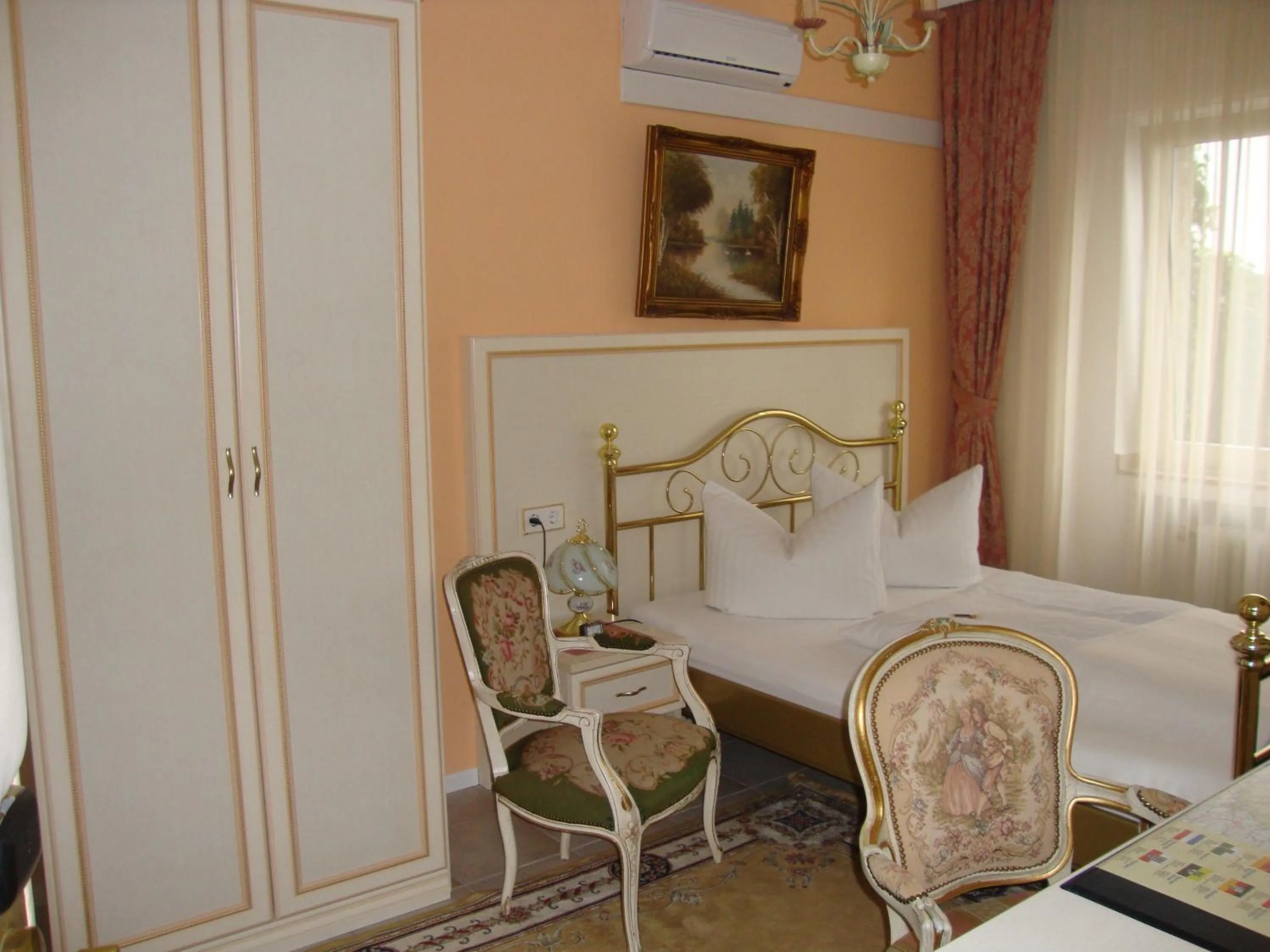 Photo of the whole room, Bed in Haus Mooren, Hotel Garni