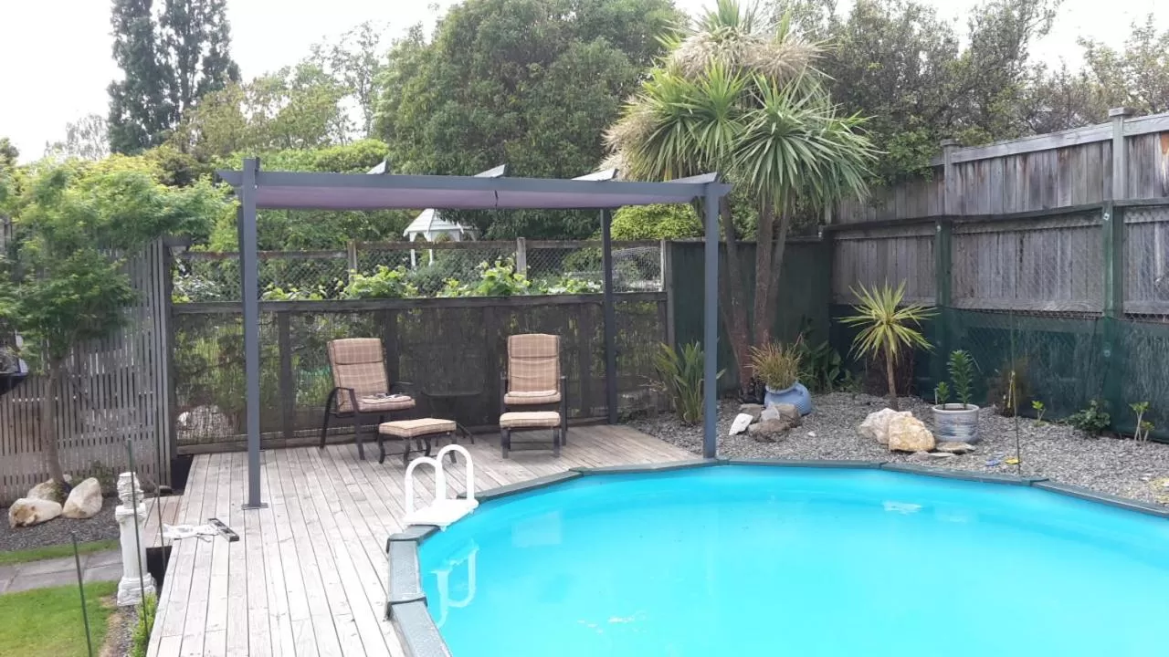 Swimming Pool in Rose Cottage B&B