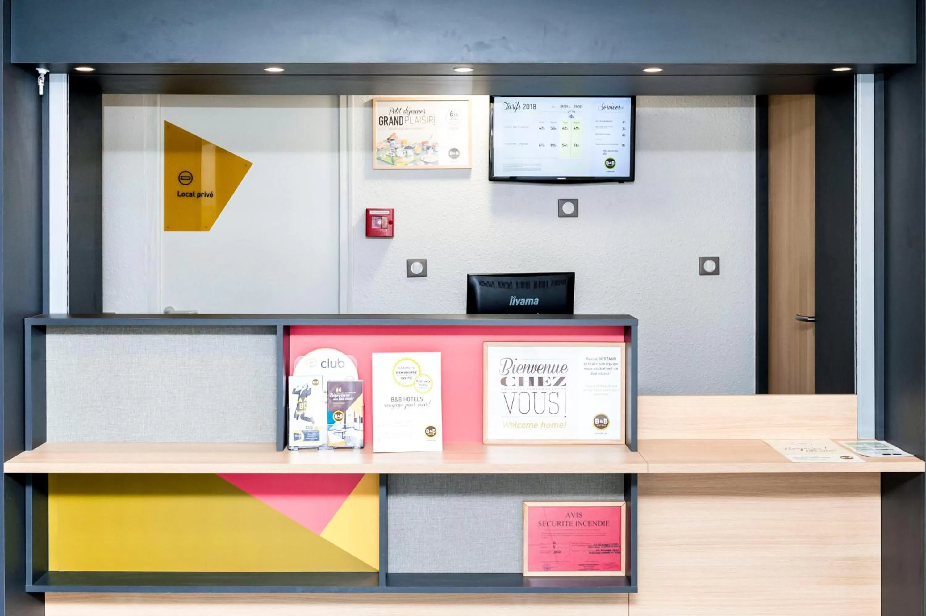 Lobby or reception in B&B HOTEL Chalon-Sur-Saone Sud