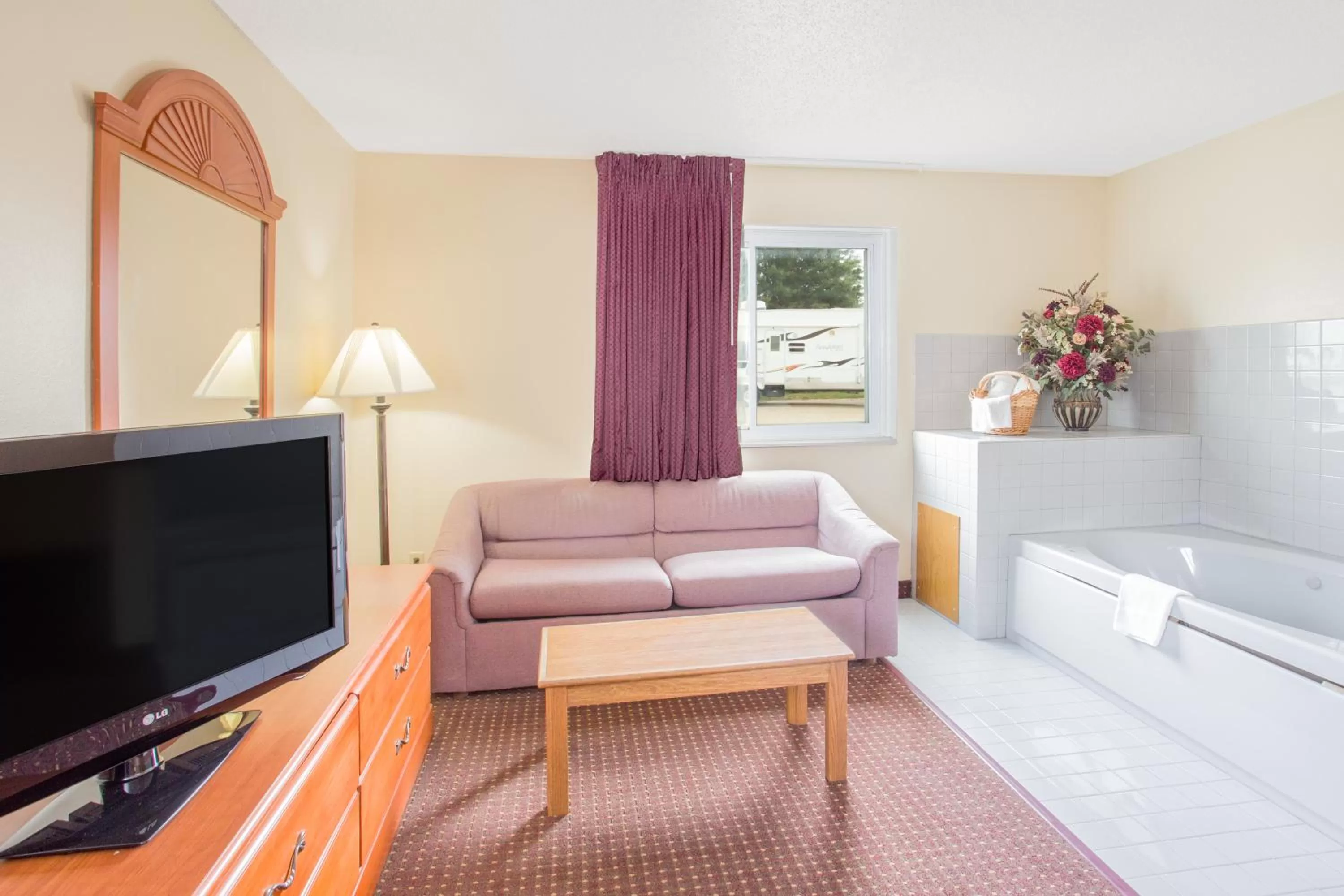 Decorative detail in Super 8 by Wyndham Waverly