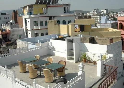 Restaurant/places to eat in Udai Haveli Guest House