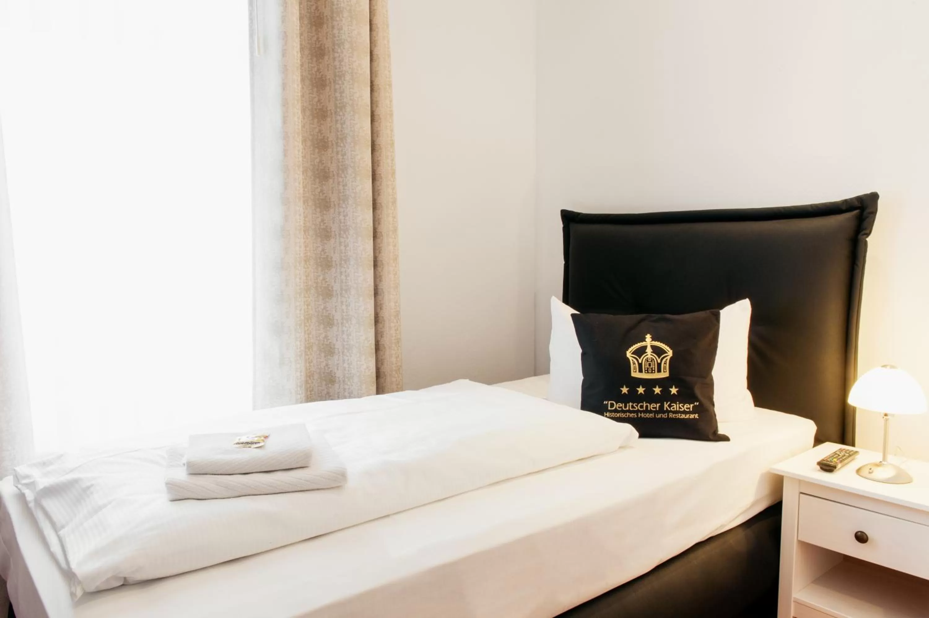 Photo of the whole room, Bed in Hotel & Restaurant "Deutscher Kaiser"