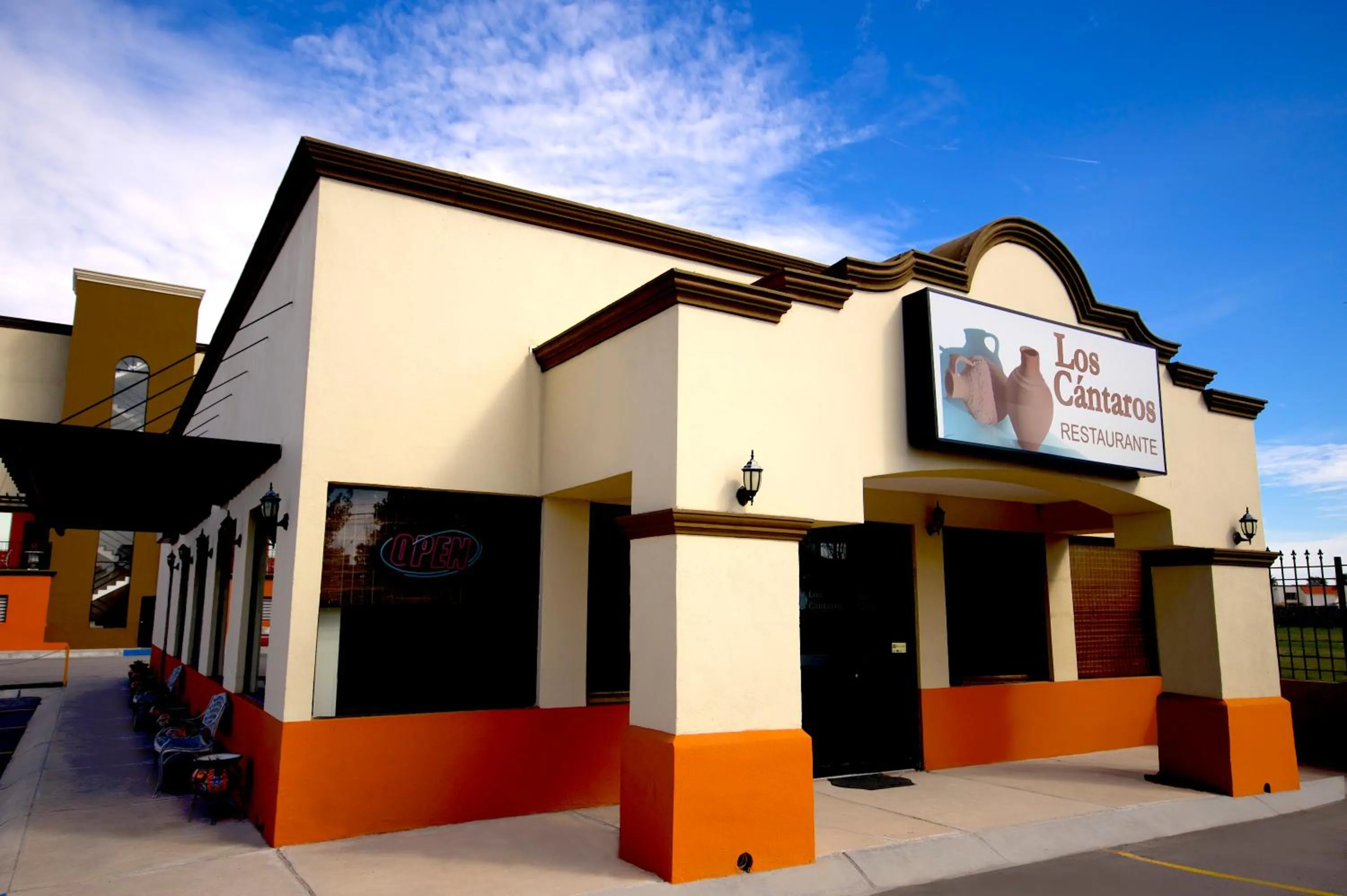 Restaurant/places to eat in Hotel Consulado Inn