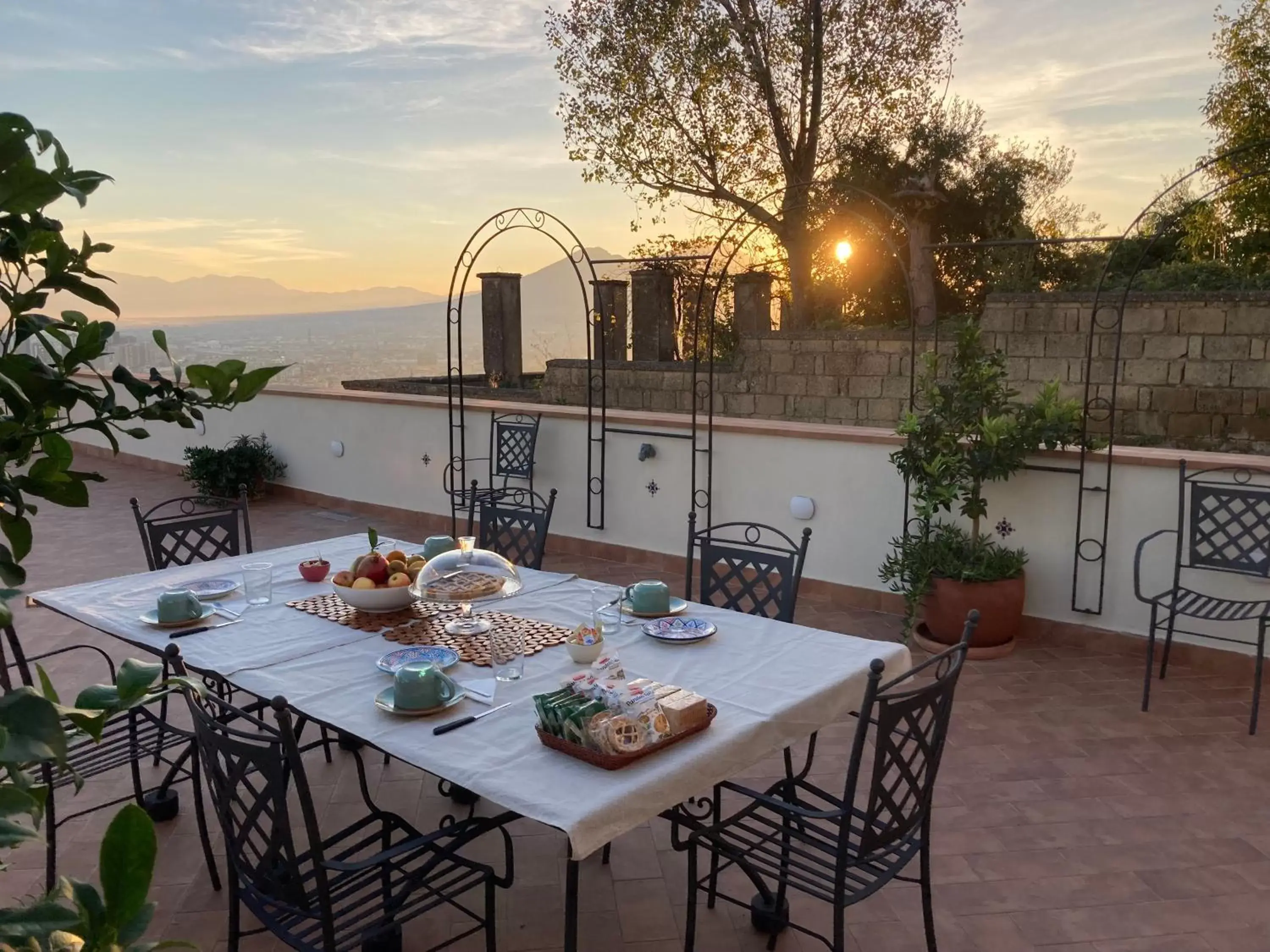 Natural landscape, Restaurant/Places to Eat in Le Petit Palais - Naples Natural landscape, Restaurant/Places to Eat in Le Petit Palais - Naples