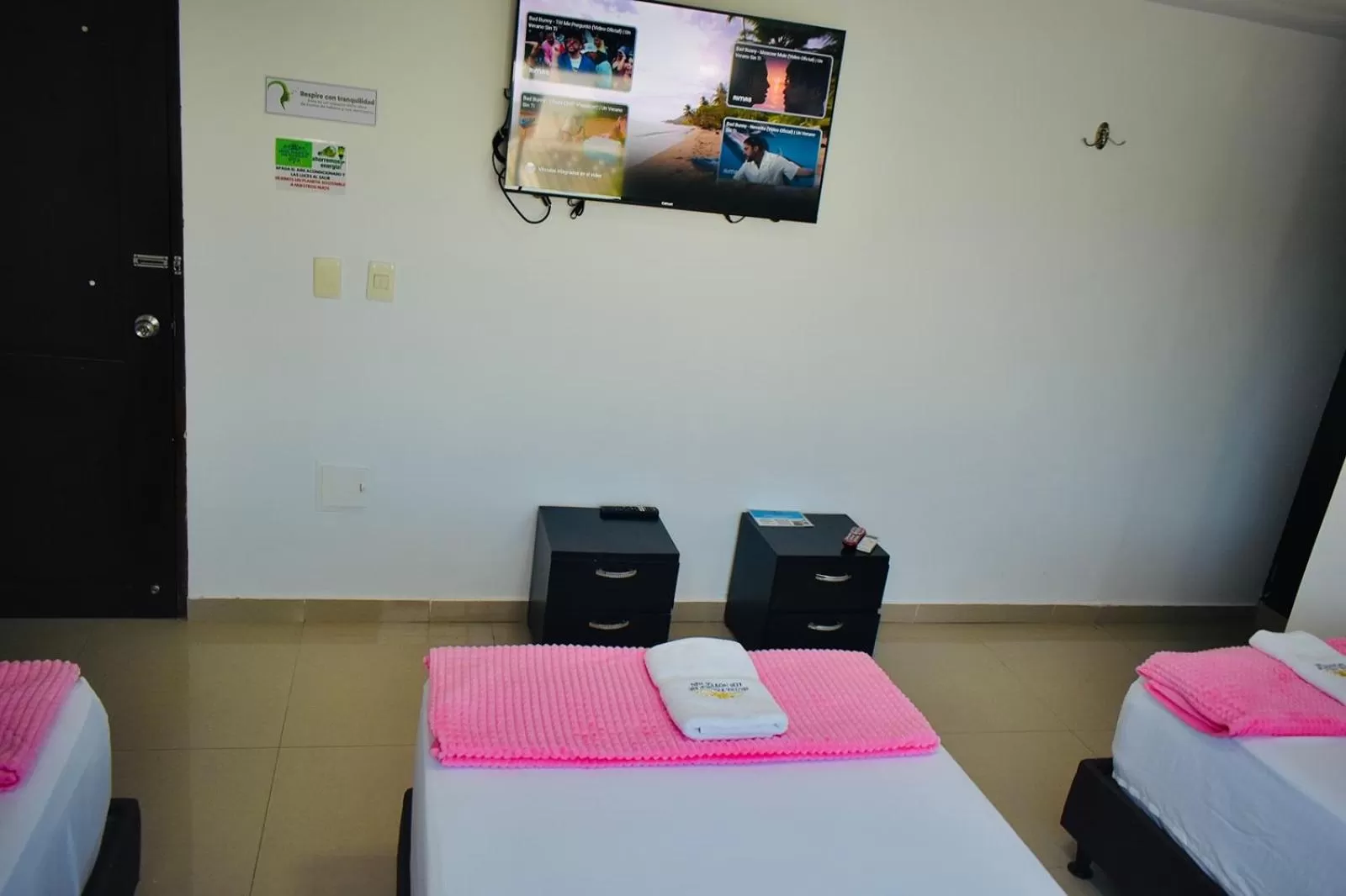 Photo of the whole room, TV/Entertainment Center in Hotel Parque de los Novios Inn