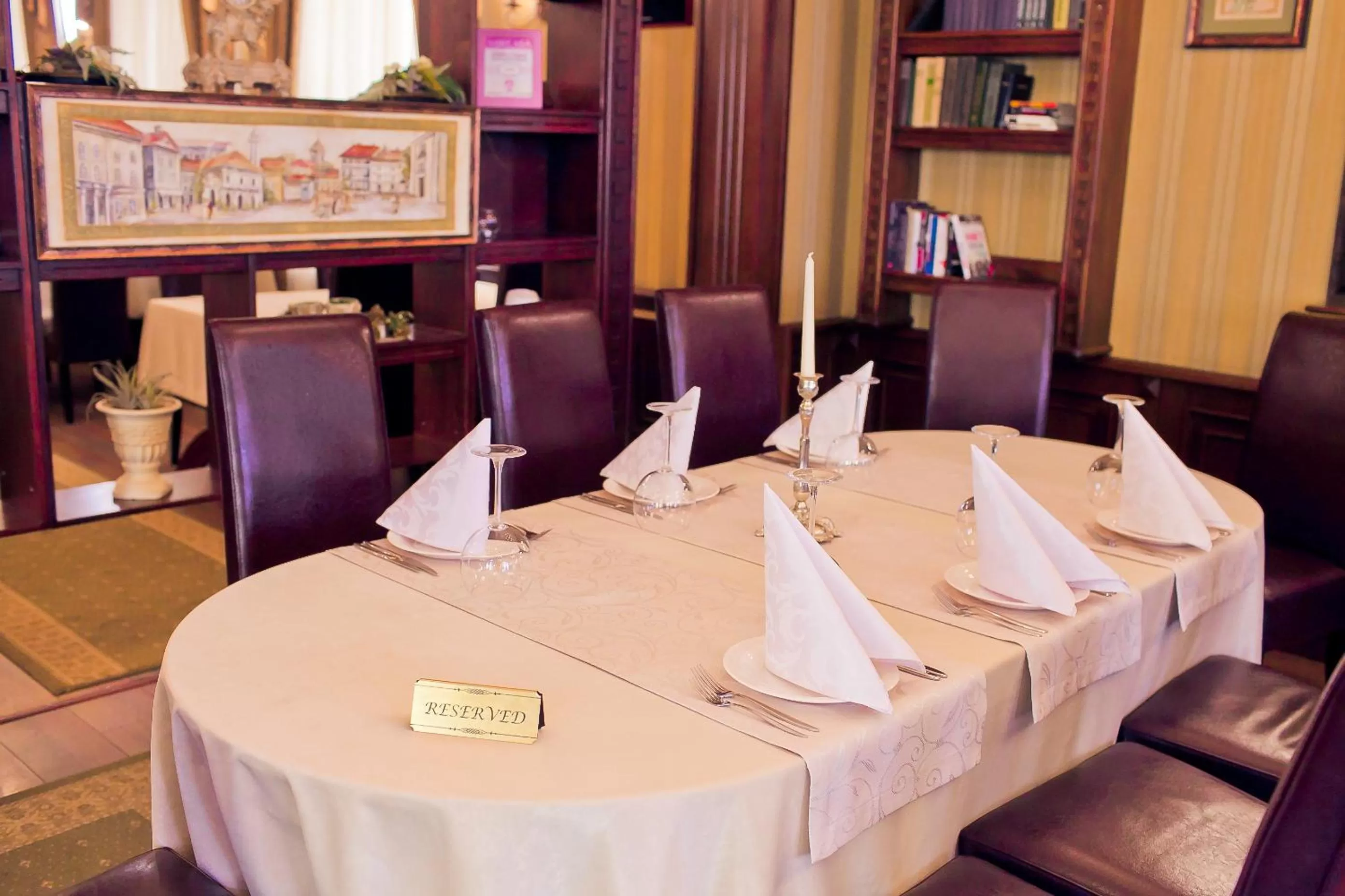 Restaurant/places to eat in VisPas Hotel