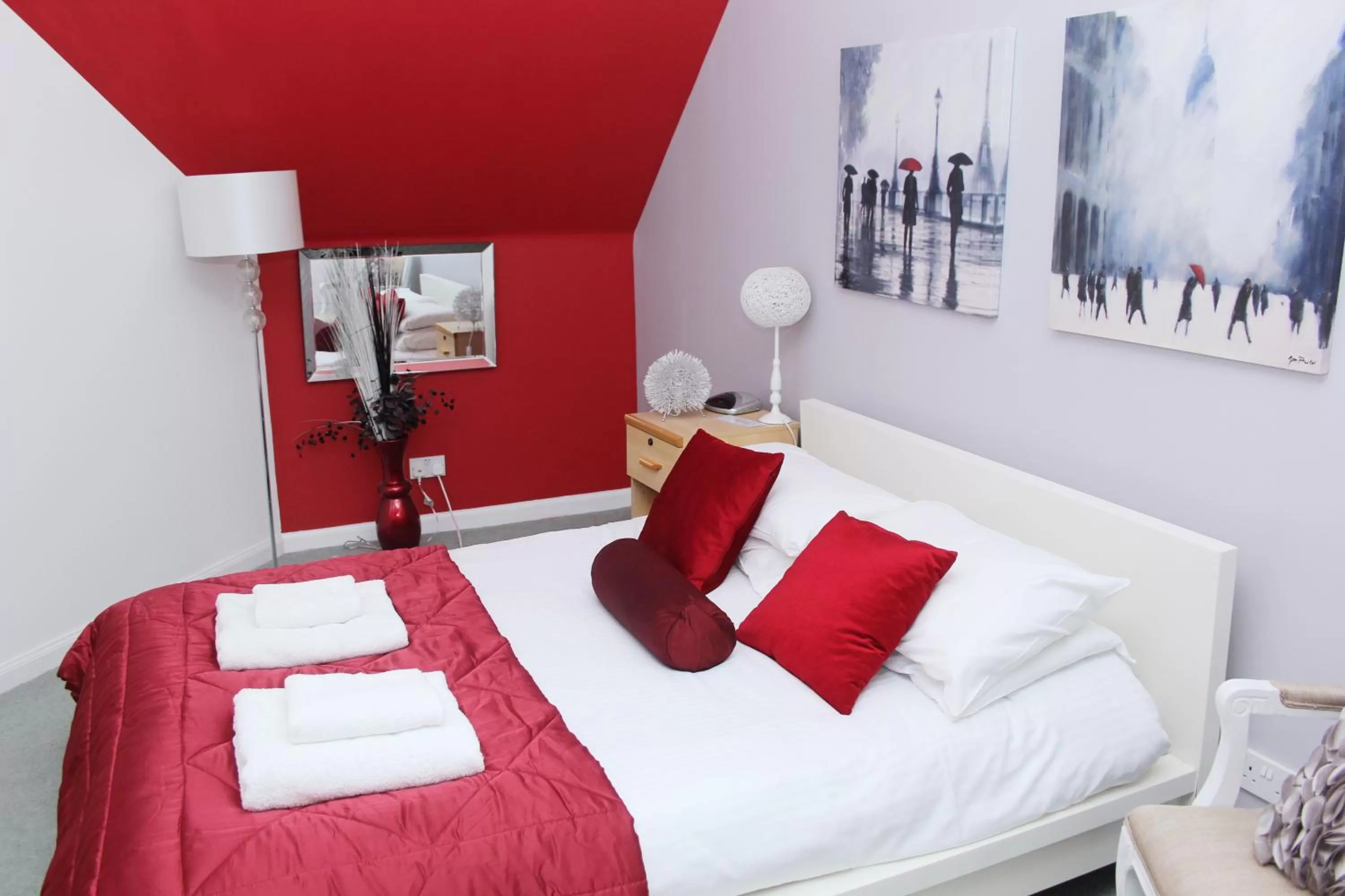 Bedroom, Bed in Rosemount Palace