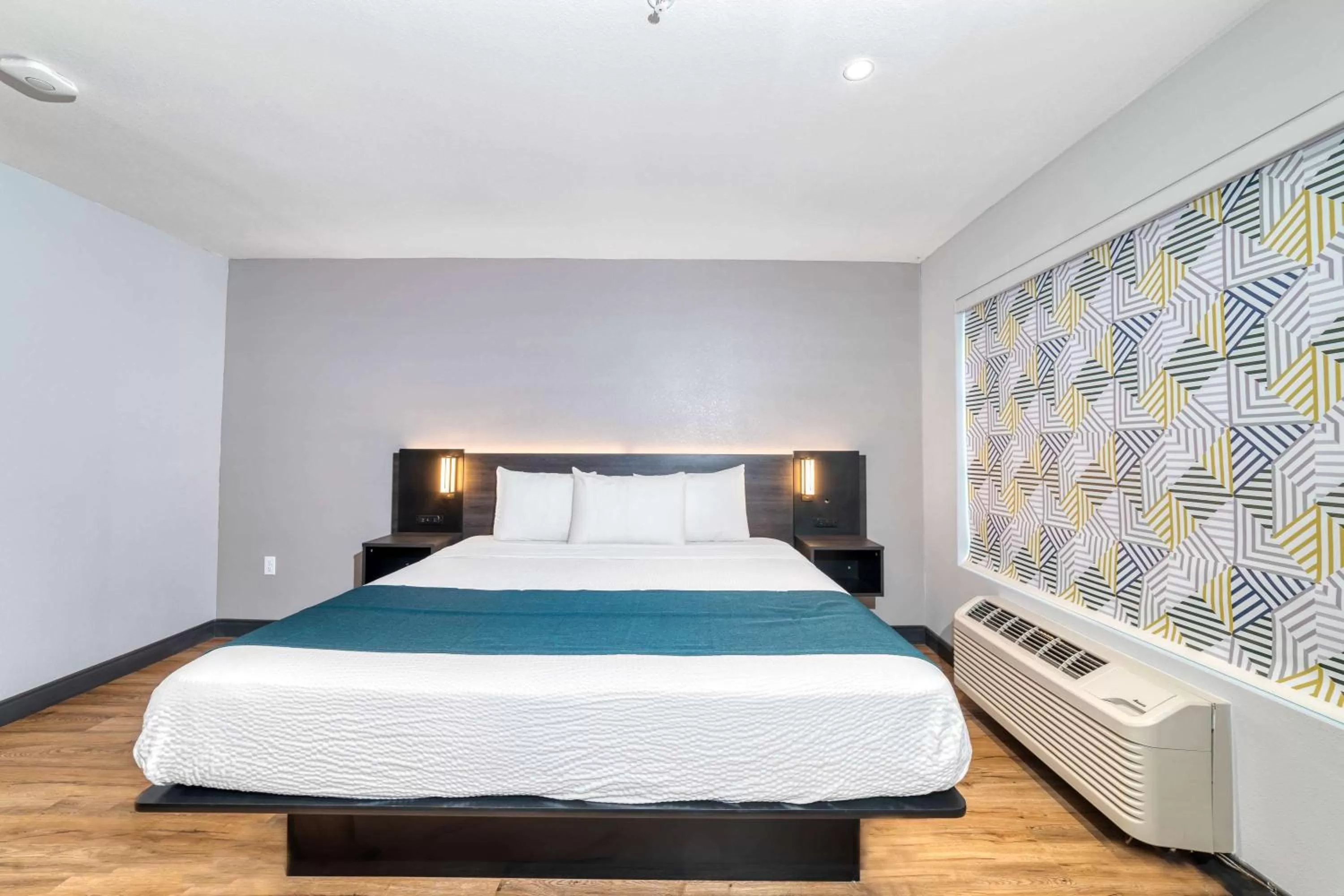 Bedroom, Bed in Studio 6 Suites Stockton, CA Waterfront