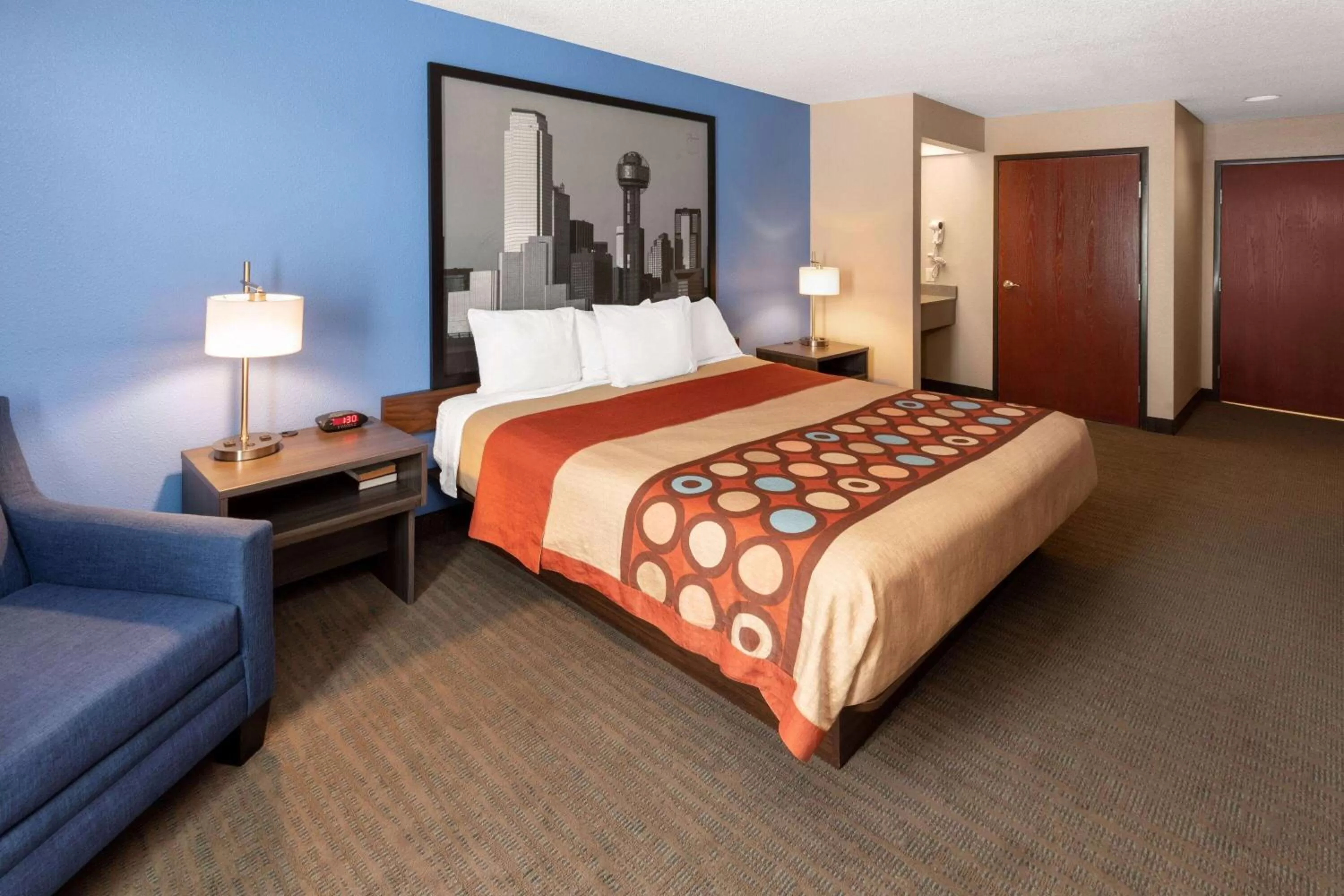 Photo of the whole room, Bed in Super 8 by Wyndham Garland Rowlett East Dallas Area