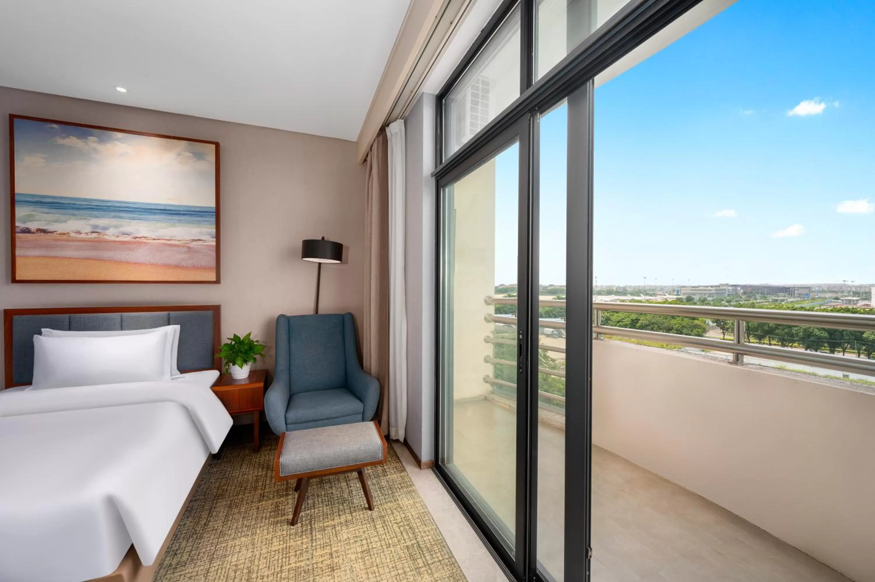 Balcony/Terrace, Bed in Ausotel Smart Baiyun International Airport T2-Free 24-hour airport pick-up