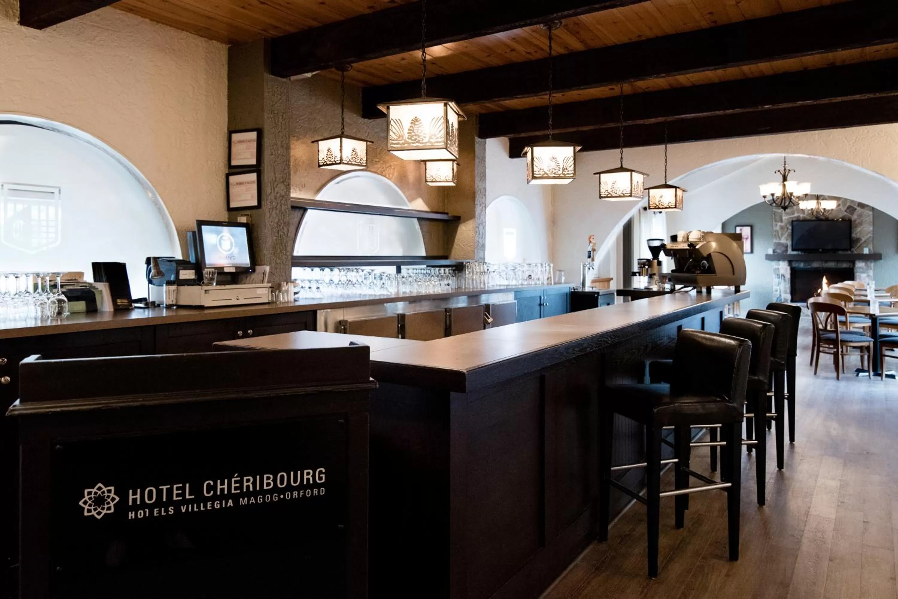 Restaurant/places to eat in Hôtel Chéribourg