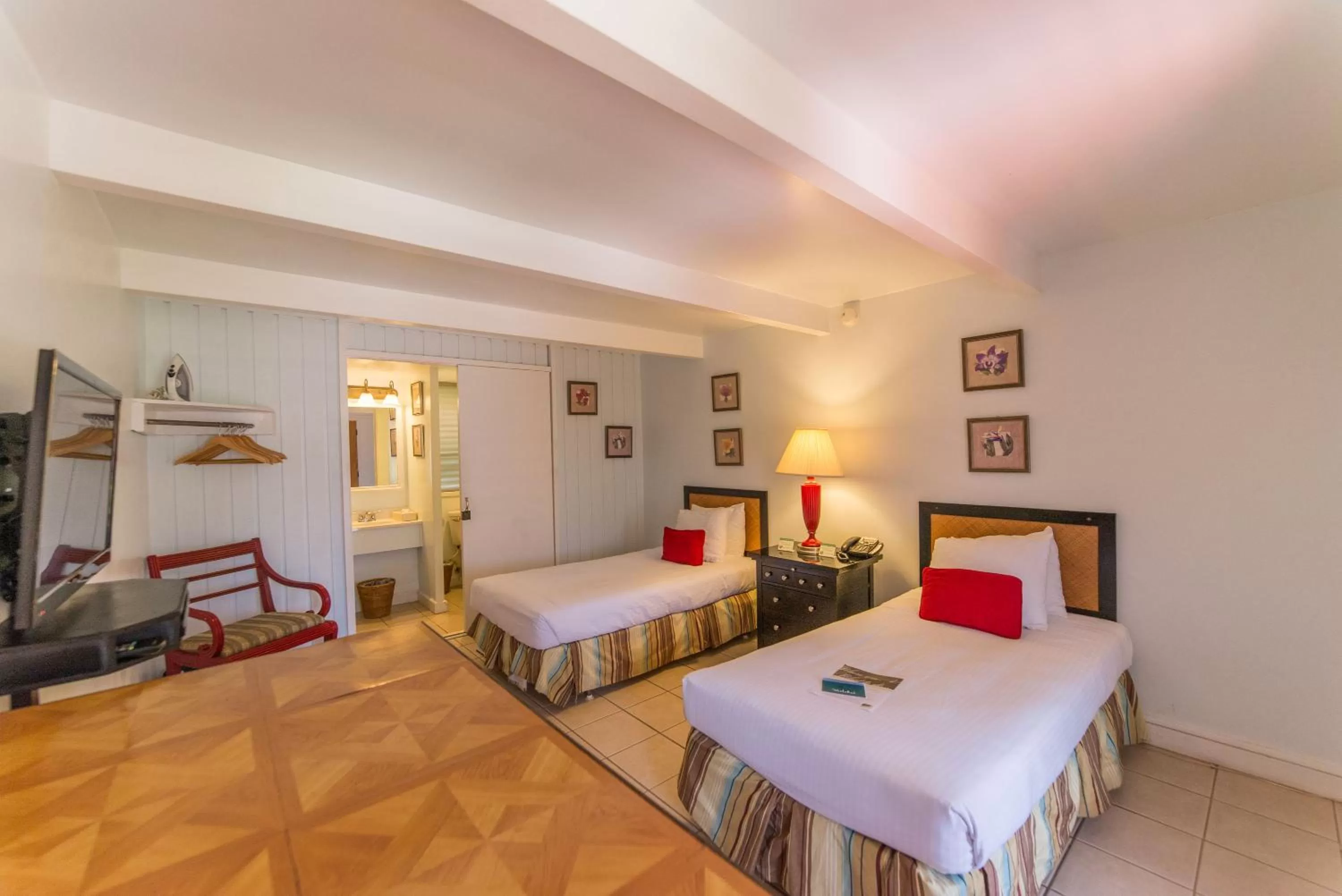 Garden view, Bed in Hotel Moloka'i