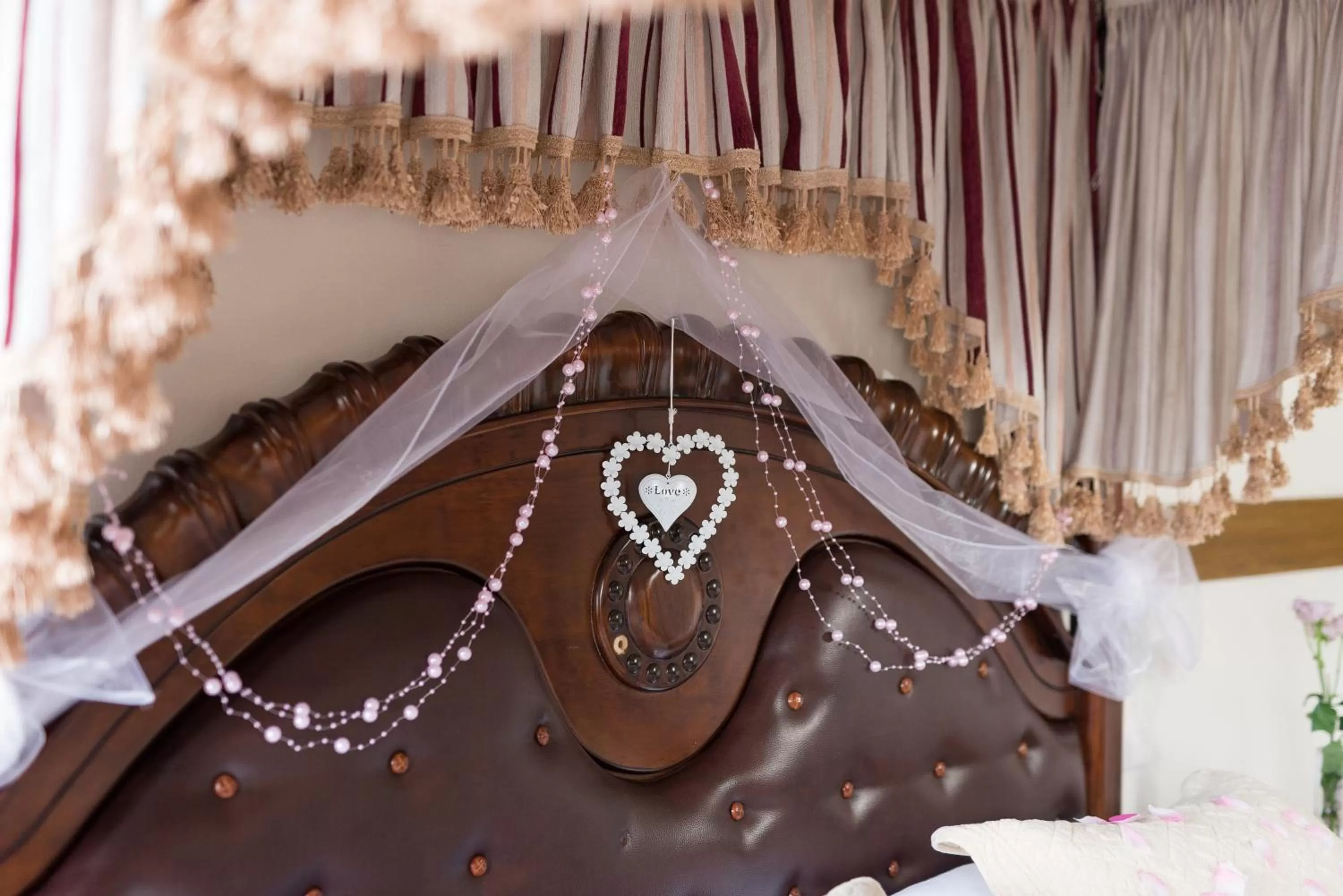 Decorative detail, Bed in Zámek Lužec Spa & Wellness Resort