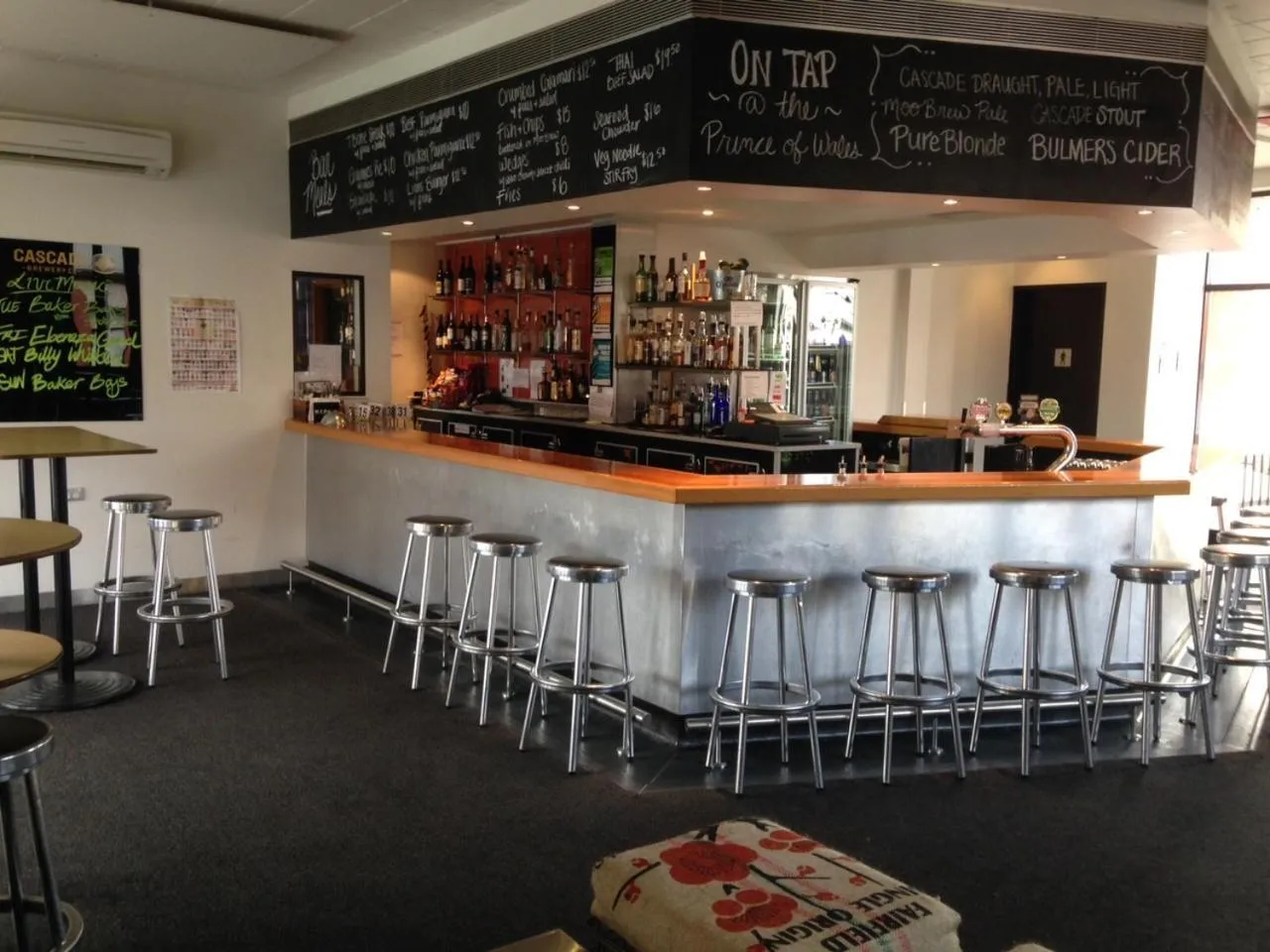 Lounge or bar in Prince of Wales Hotel