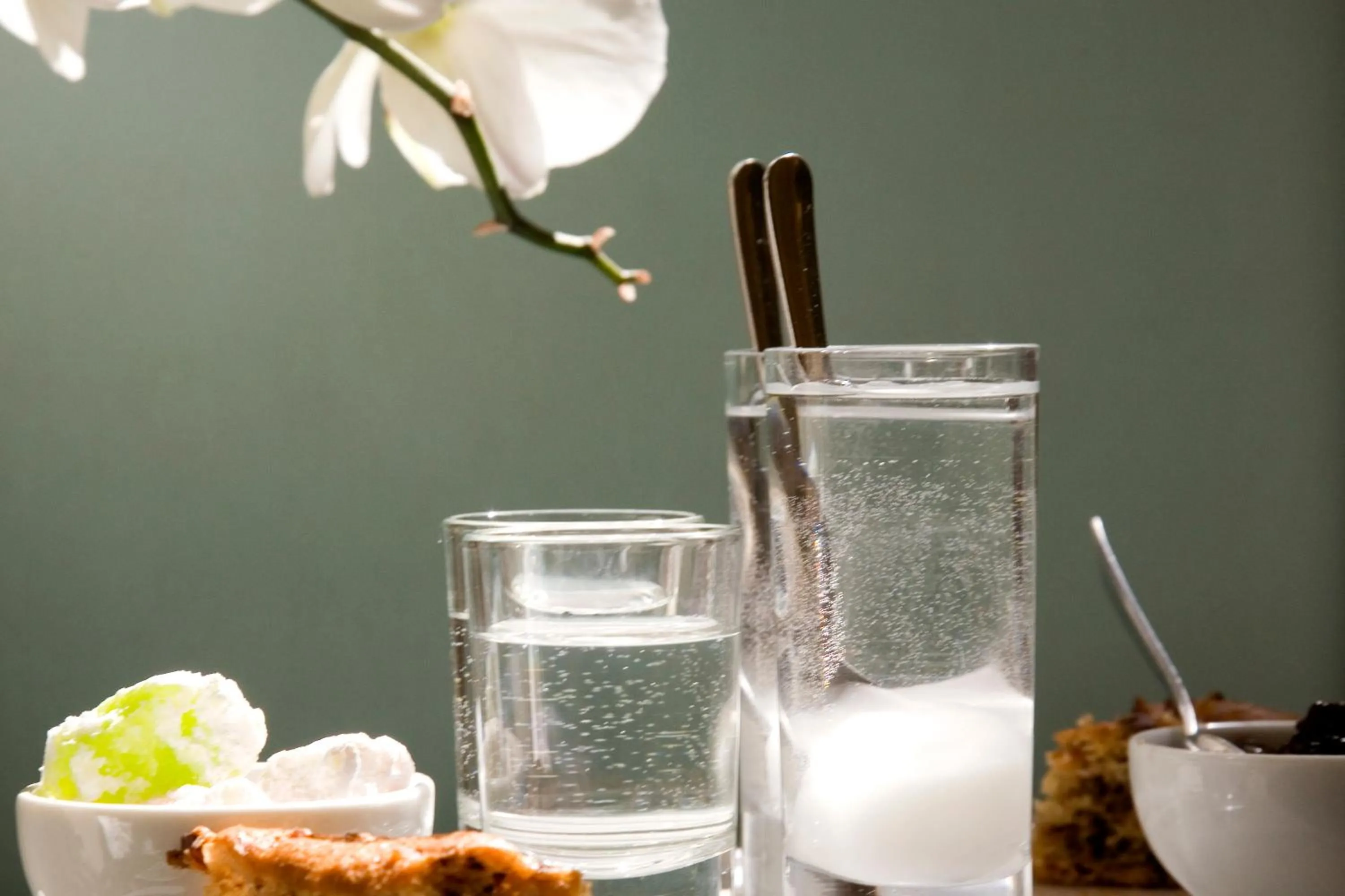 Food and drinks in O&B Athens Boutique Hotel