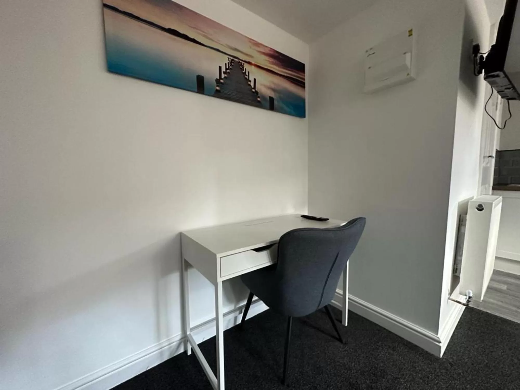 Dining Area in The Fishpond - Premier Nottingham Studios