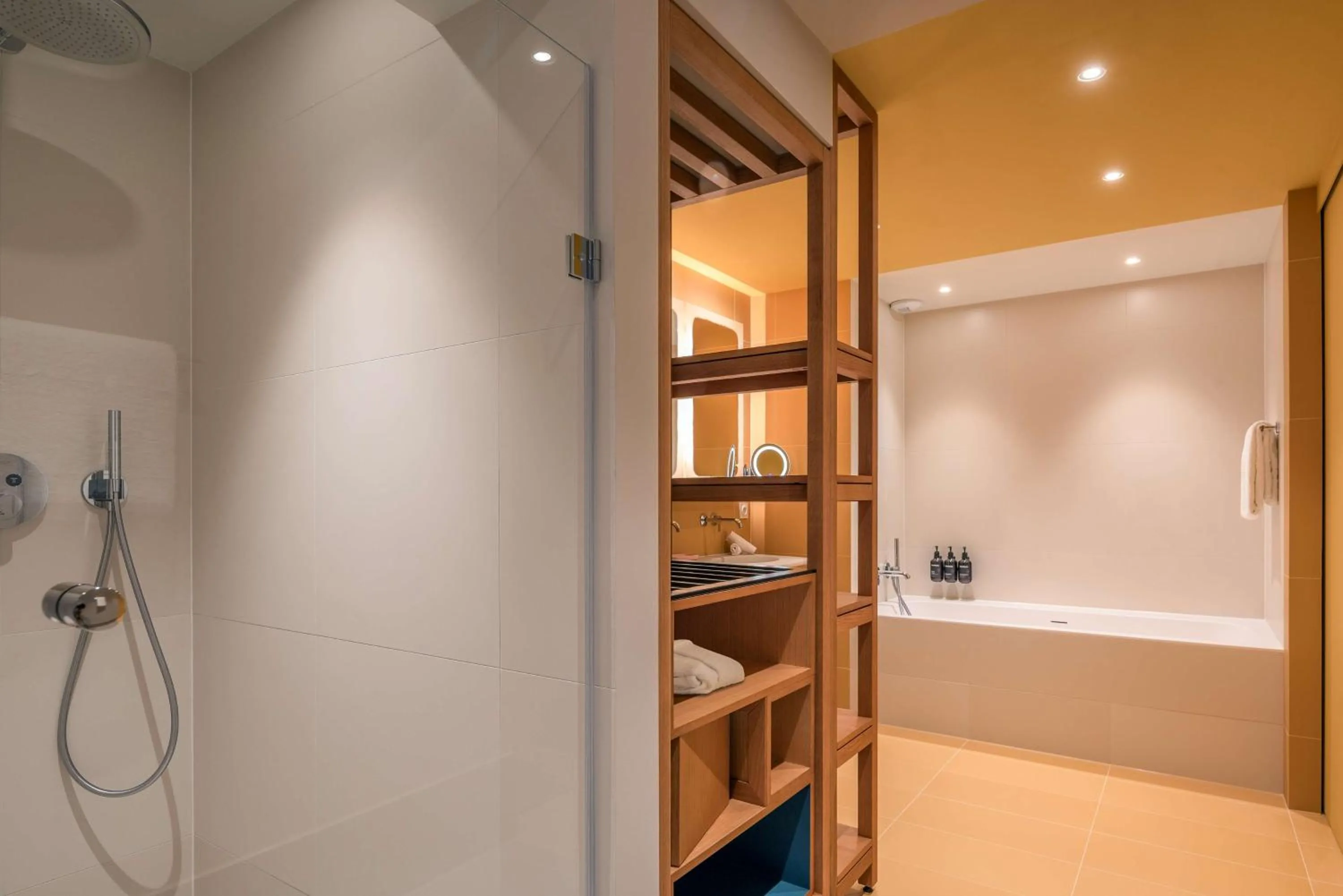 Shower in Canopy by Hilton Cannes