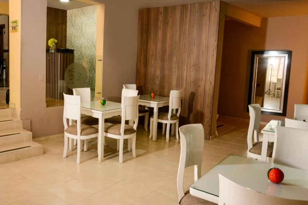 Restaurant/Places to Eat in Hotel Prado 34 West